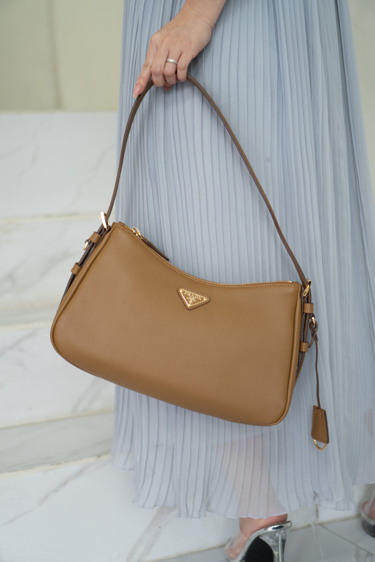Arco Shoulder Bag – Caramel Brown Grained Leather with Gold Hardware