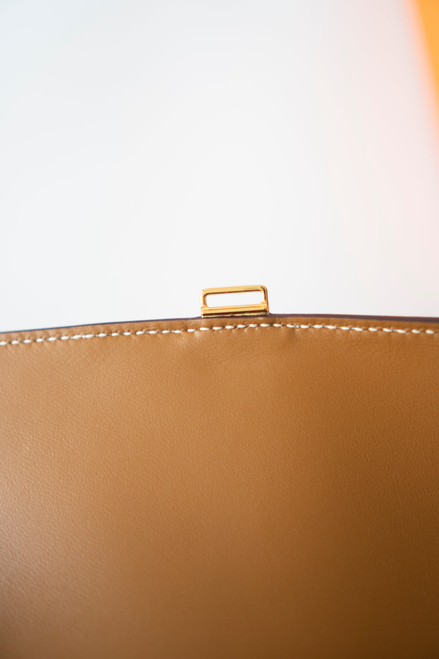 Della Élan – Gold Epsom with Gold Hardware