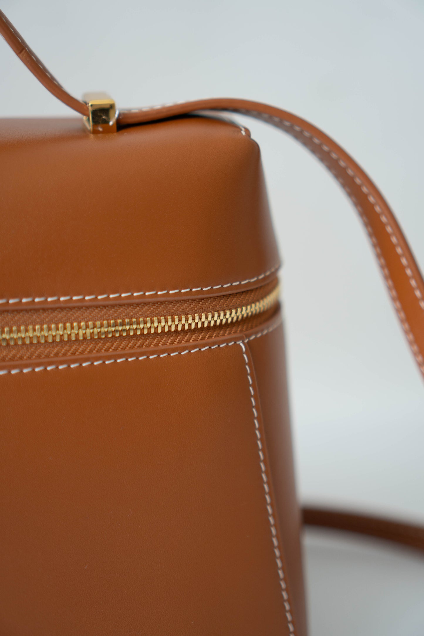 L27 Medium – Brown Smooth Leather Shoulder Bag with Gold Hardware