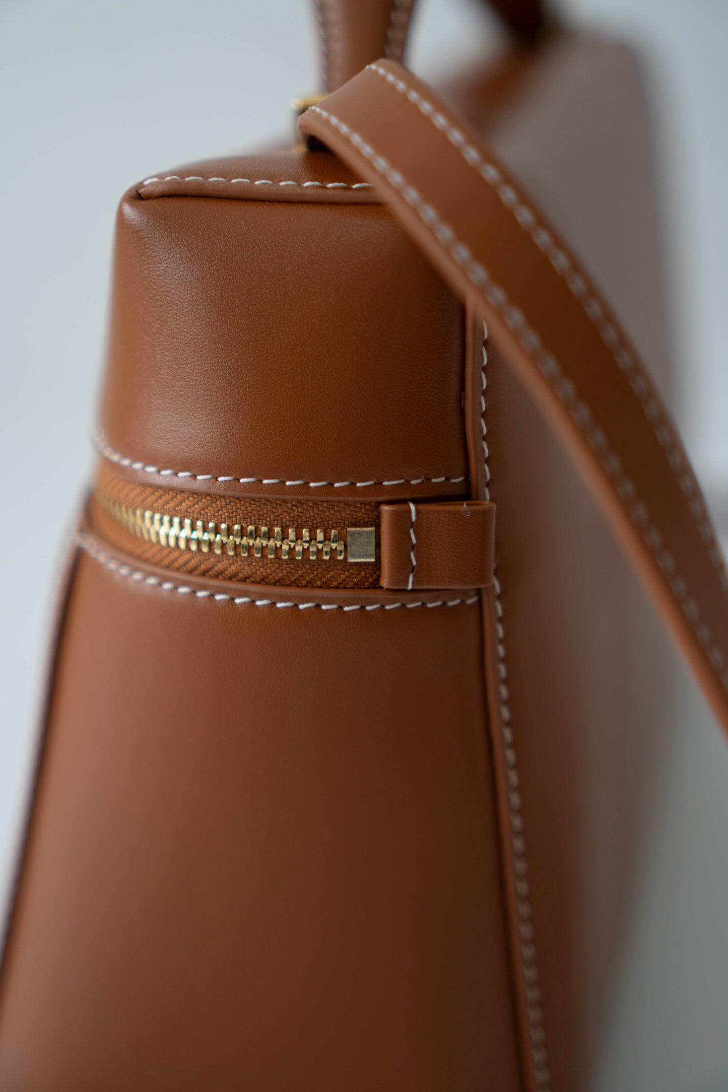 L27 Medium – Brown Smooth Leather Shoulder Bag with Gold Hardware