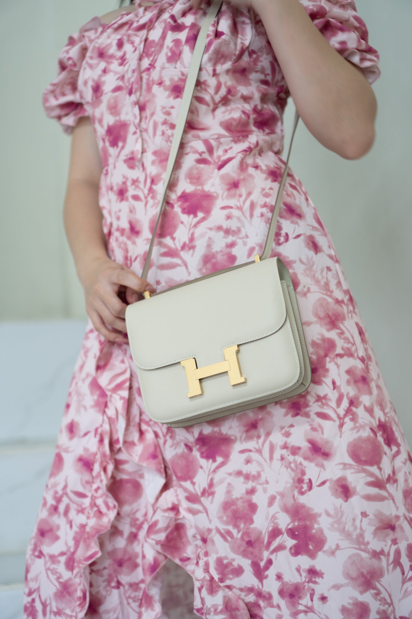 Constanc 18 – Craie Epsom Leather with Gold Hardware