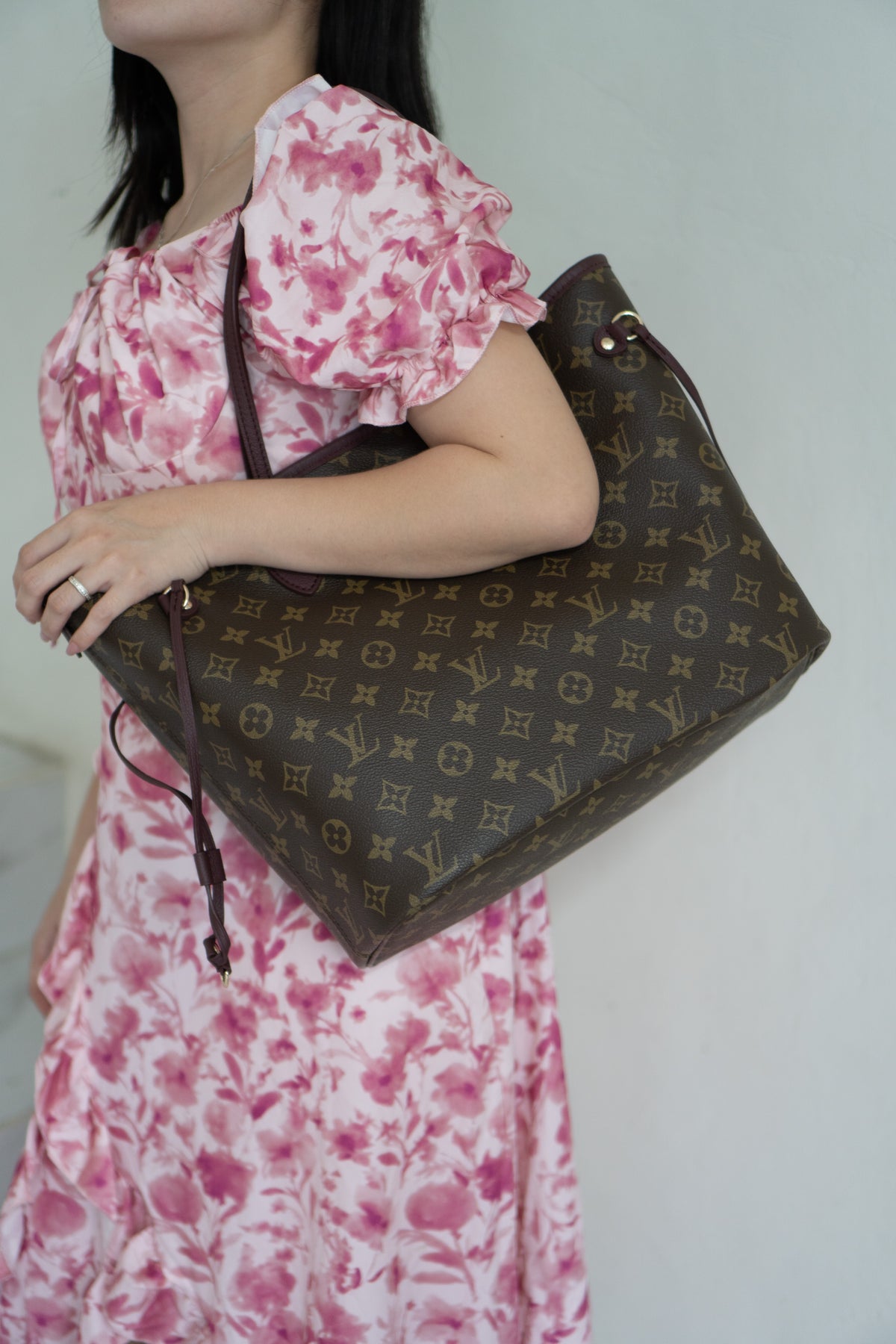 Neverfull Inside Out MM – Monogram / Dark Burgundy (Grained Leather) with Gold Hardware
