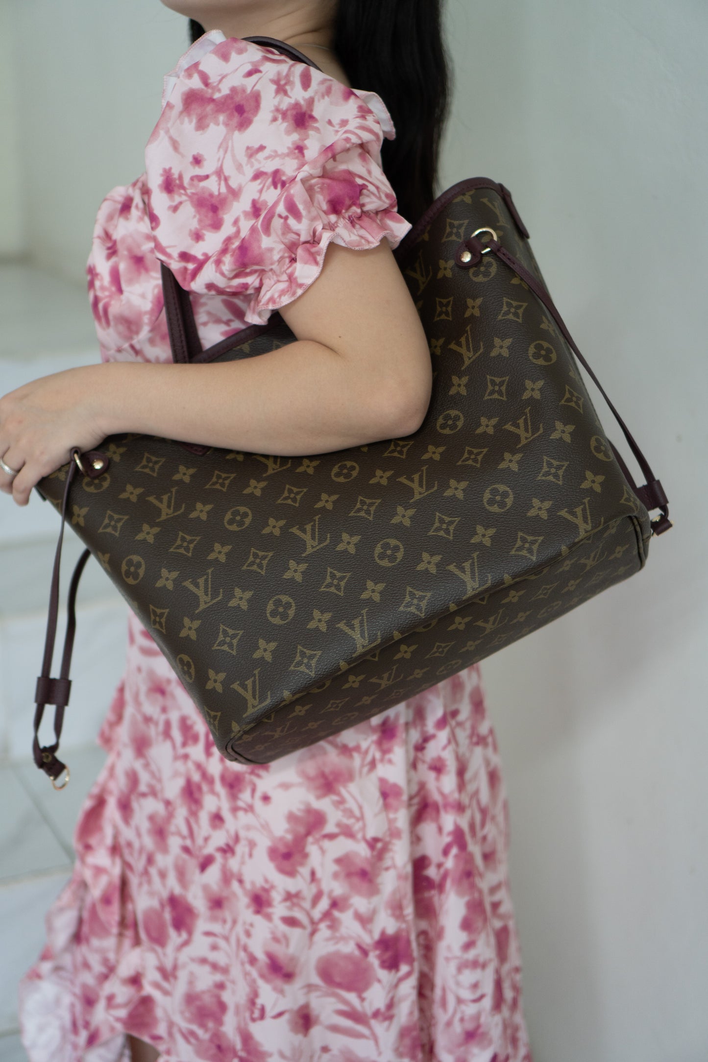 Neverfull Inside Out MM – Monogram / Dark Burgundy (Grained Leather) with Gold Hardware