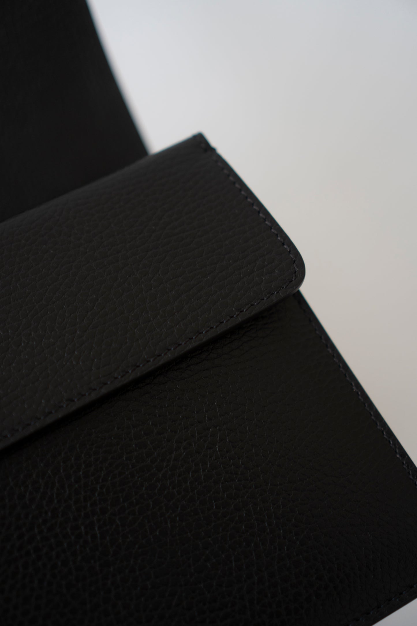 Dionysus Medium – Black Grained Leather with Crystal Tiger Head Closure
