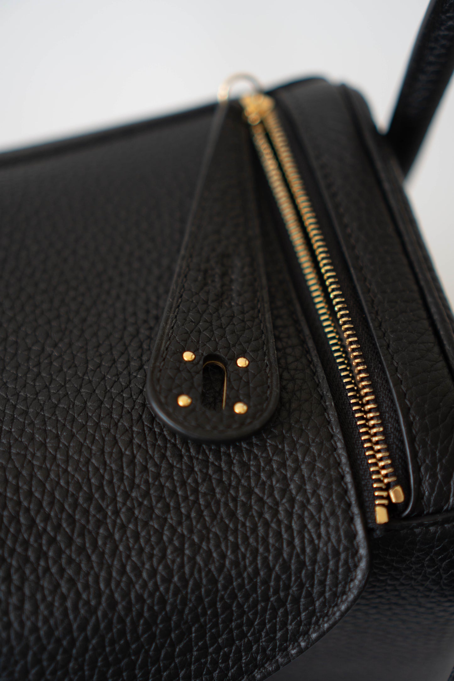 Lind 26 – Black Clemence Leather with Gold Hardware