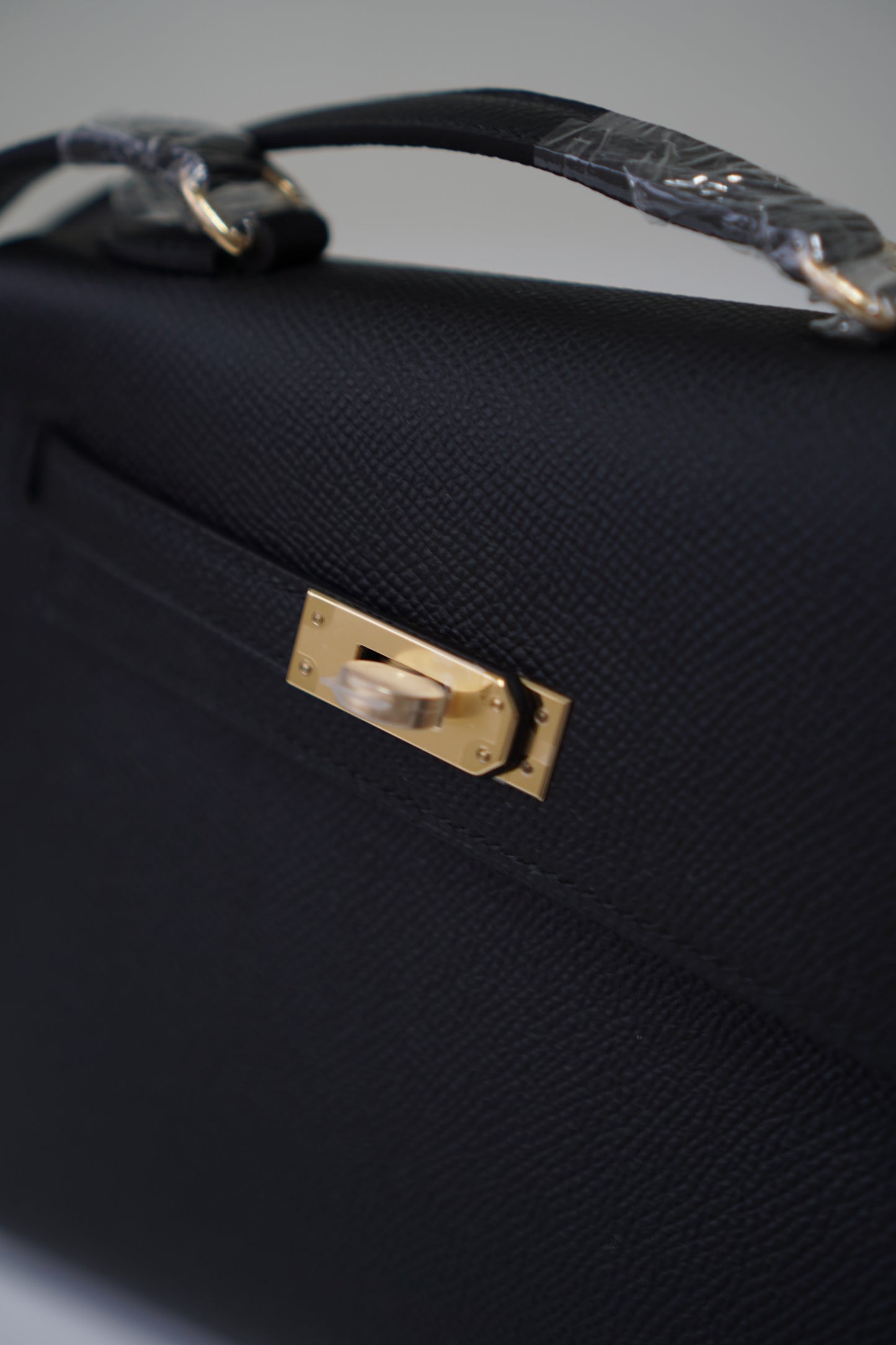 Kelly Désordre Mini in Noir Epsom