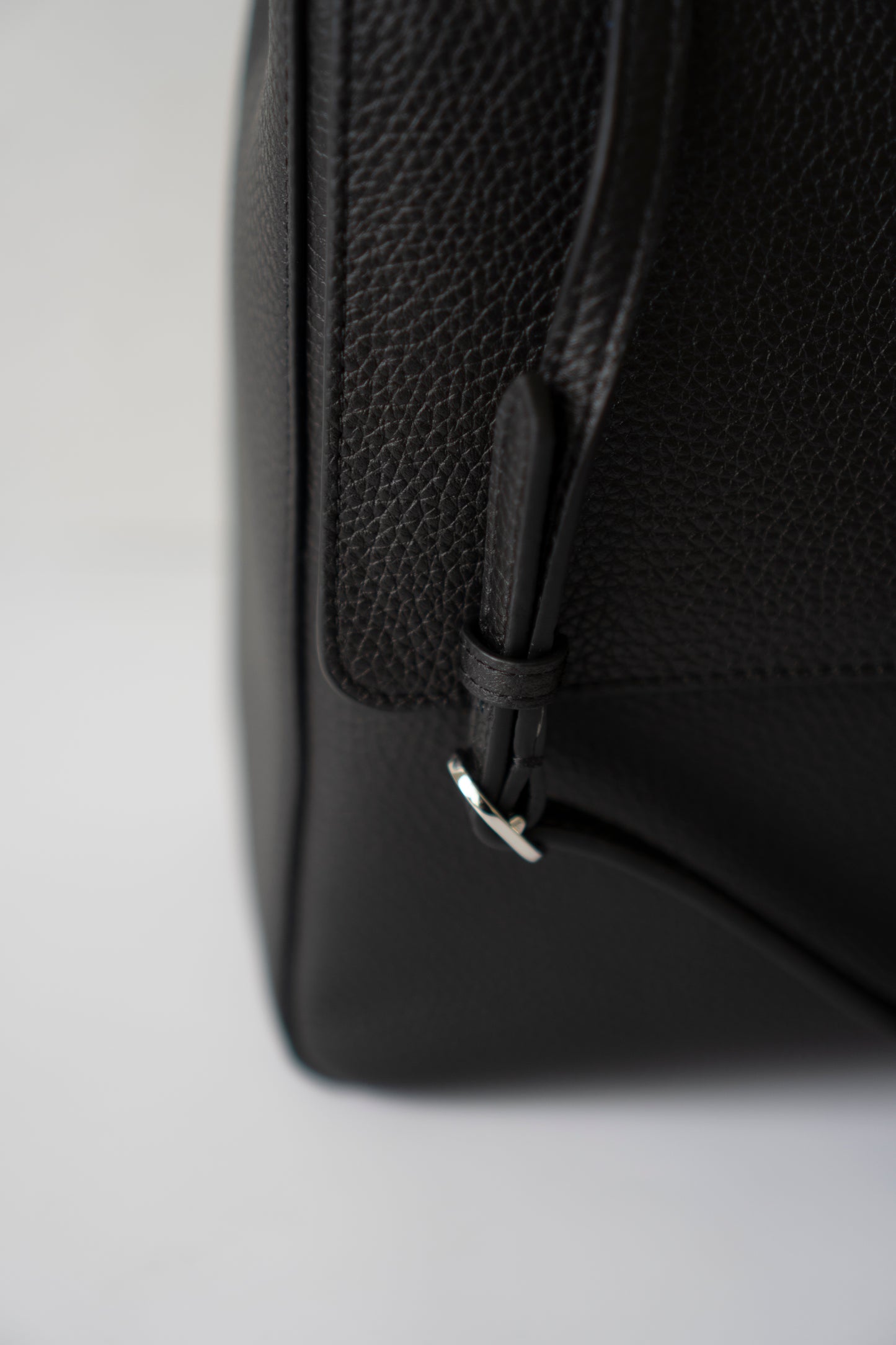 Maxi Flap Black Pebbled Calfskin Leather Silver Hardware