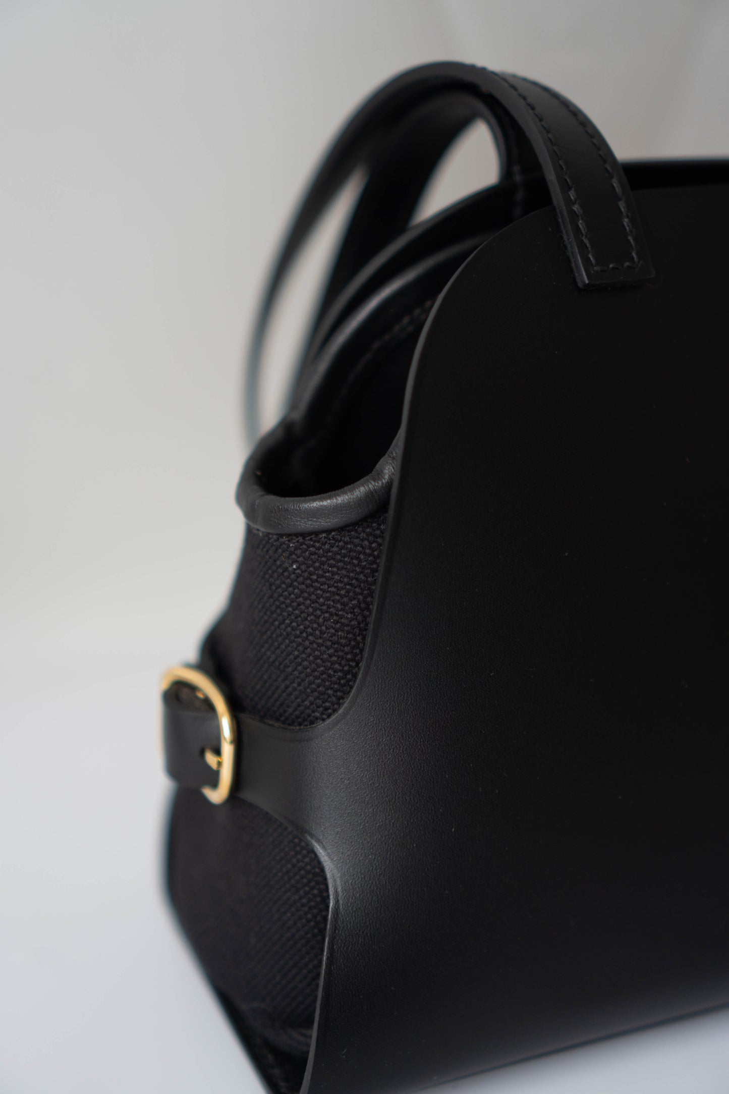 Tablier Shoulder Bag – Black Smooth Leather with Gold Hardware