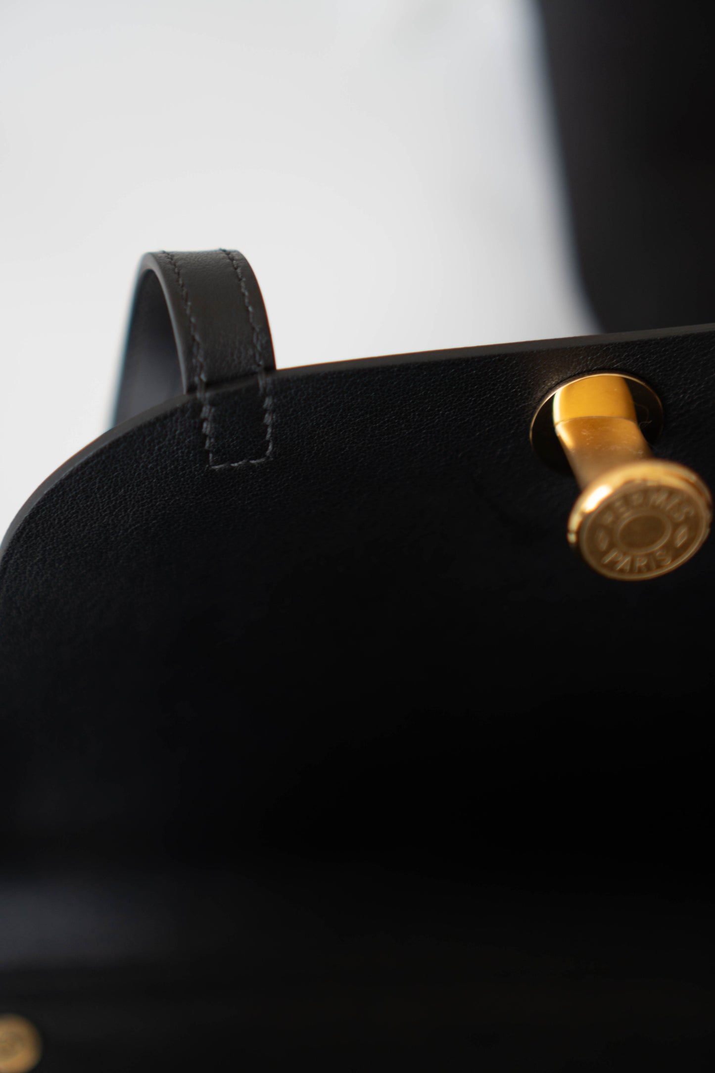 Tablier Shoulder Bag – Black Smooth Leather with Gold Hardware