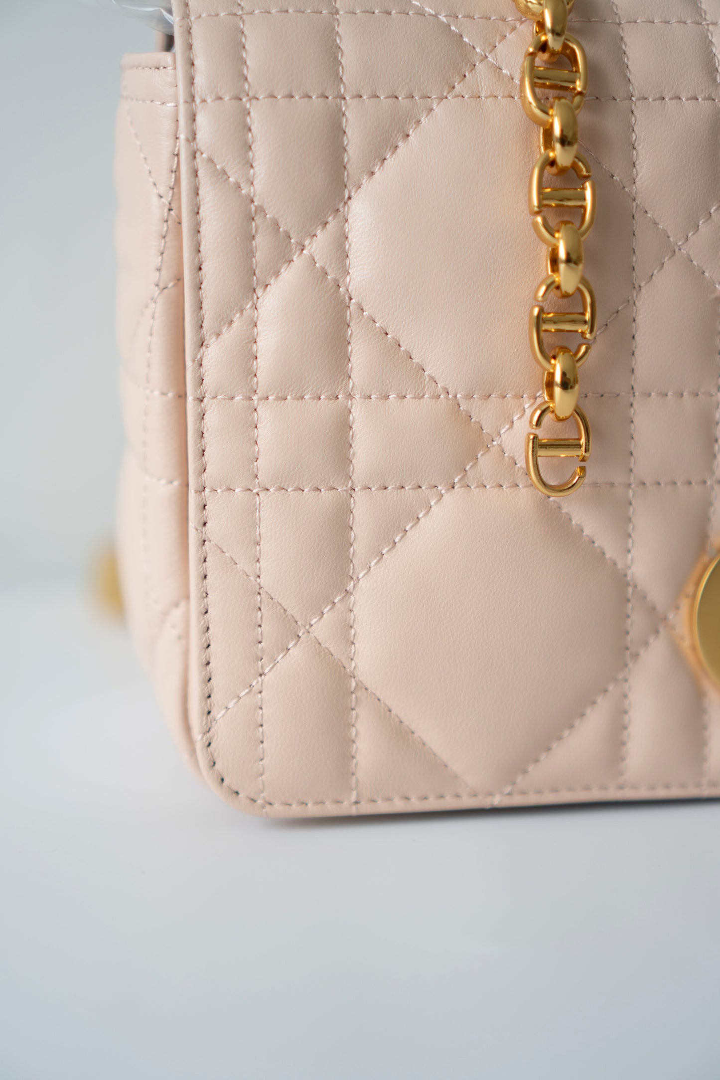 Caro Medium – Powder Beige Lambskin with Gold Hardware