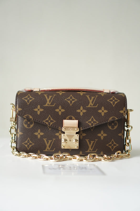LV Pochette Métis East West