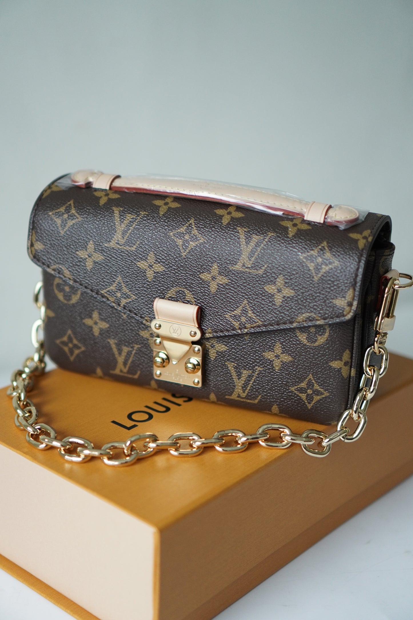 LV Pochette Métis East West