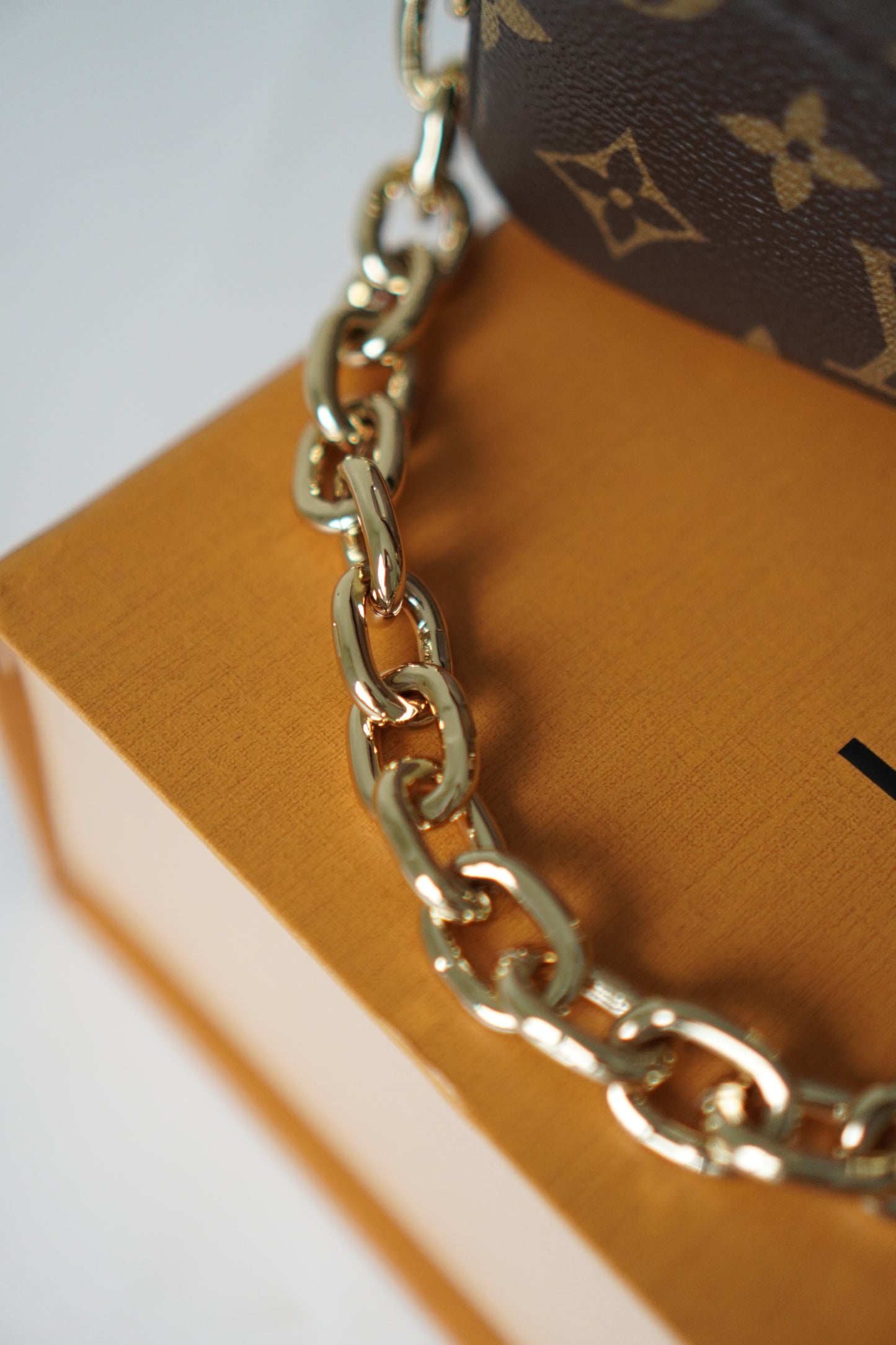 LV Pochette Métis East West