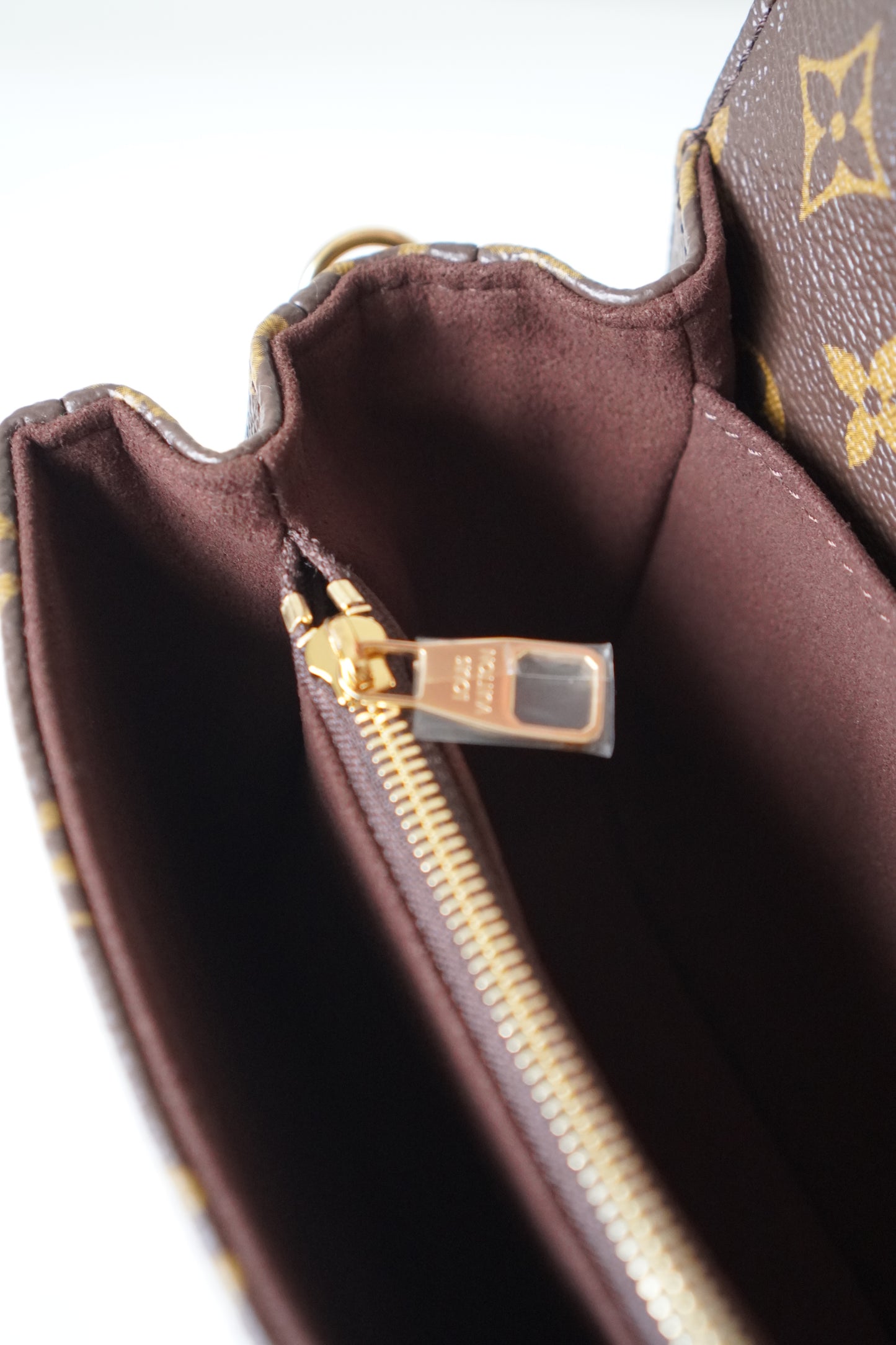 LV Pochette Métis East West