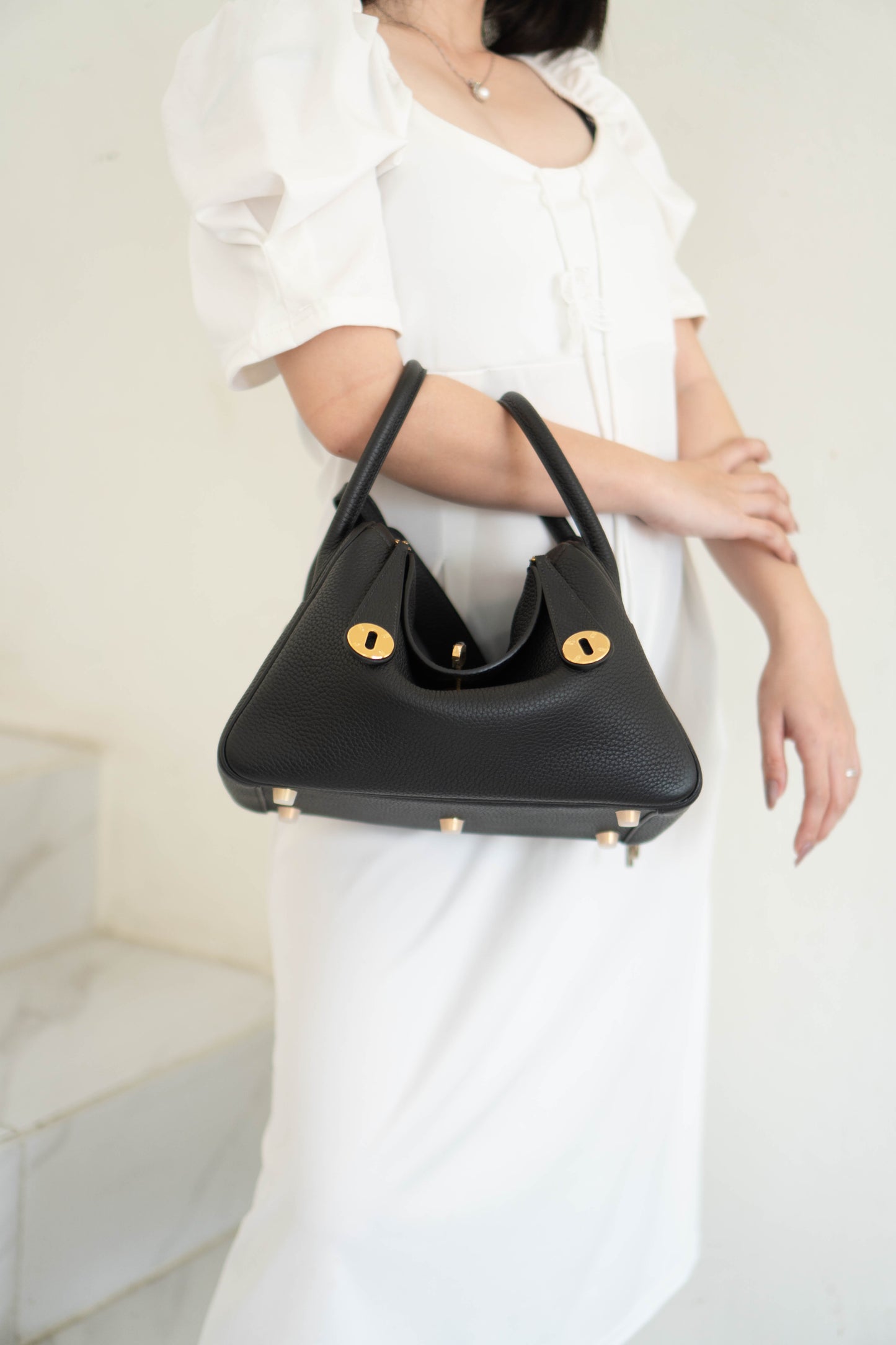 Lind 26 – Black Clemence Leather with Gold Hardware