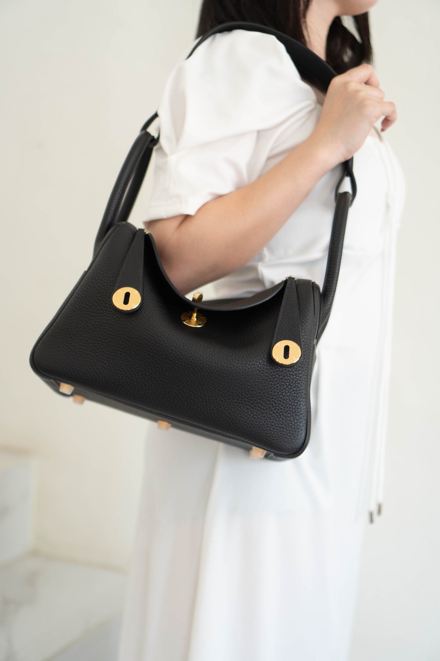 Lind 26 – Black Clemence Leather with Gold Hardware