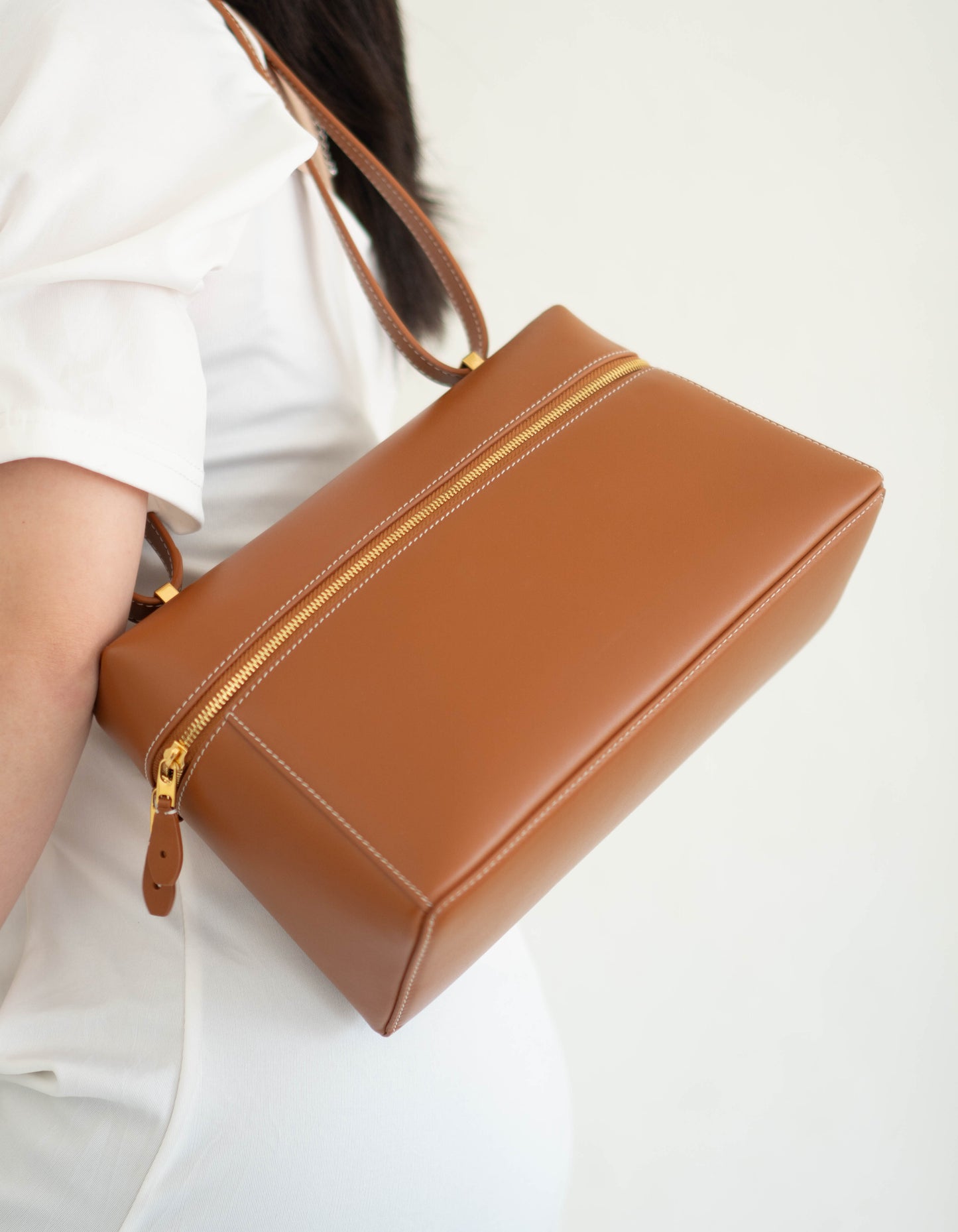 L27 Medium – Brown Smooth Leather Shoulder Bag with Gold Hardware