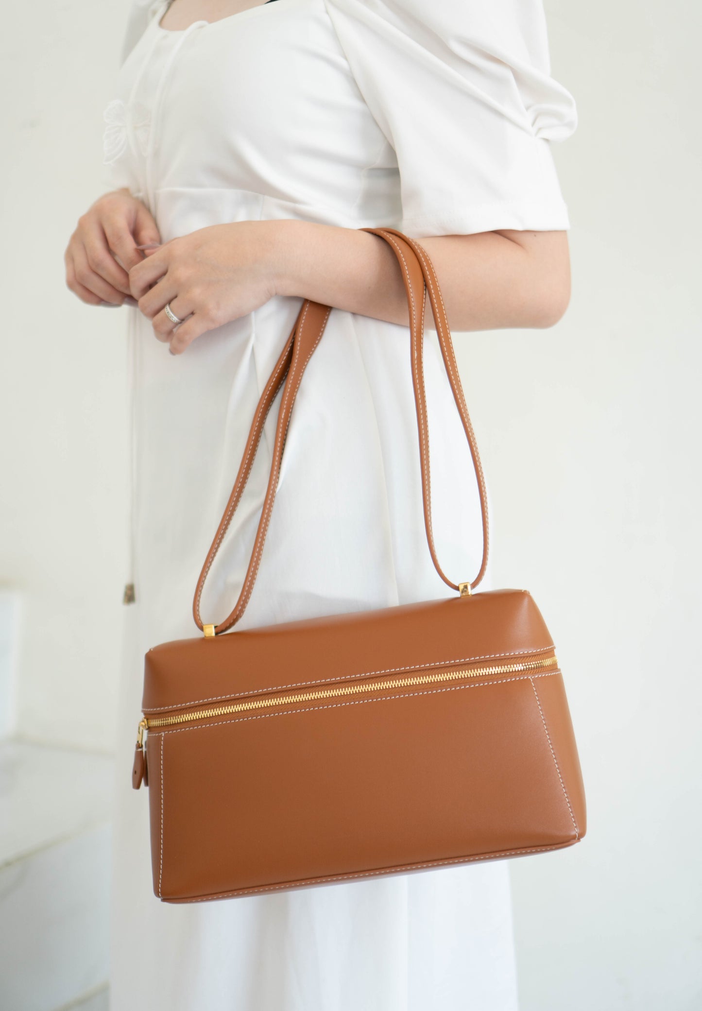 L27 Medium – Brown Smooth Leather Shoulder Bag with Gold Hardware