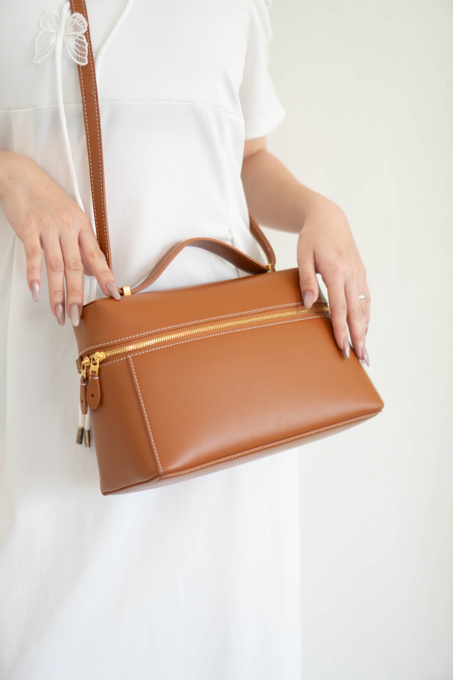 L27 Medium – Brown Smooth Leather Shoulder Bag with Gold Hardware