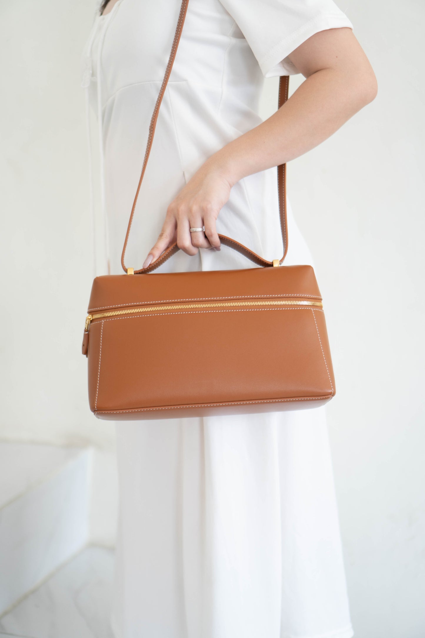 L27 Medium – Brown Smooth Leather Shoulder Bag with Gold Hardware