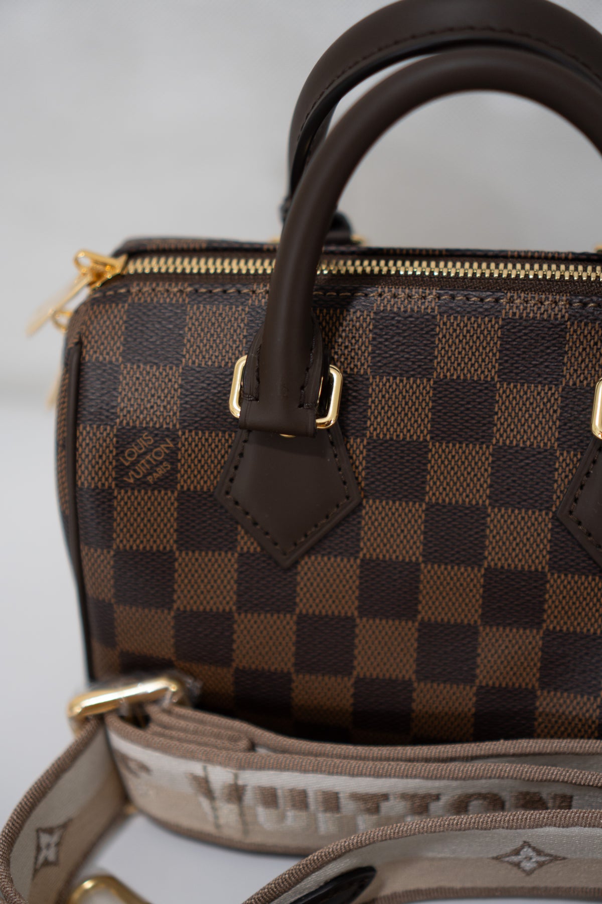 Checkerboard Speedy Bandoulière 20 – Dark Brown Coated Canvas with Gold Hardware