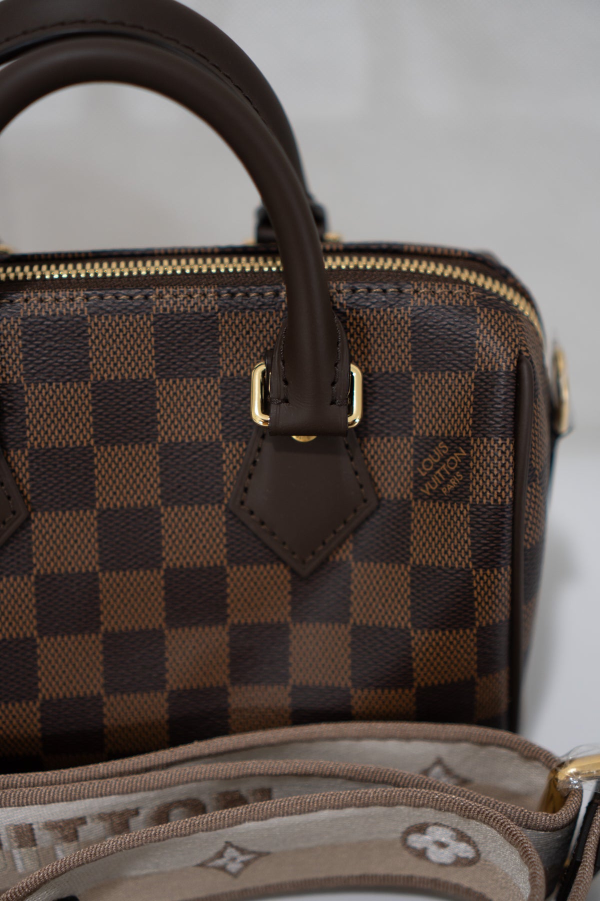 Checkerboard Speedy Bandoulière 20 – Dark Brown Coated Canvas with Gold Hardware