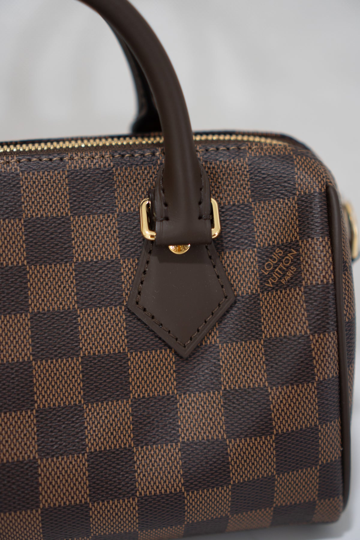 Checkerboard Speedy Bandoulière 20 – Dark Brown Coated Canvas with Gold Hardware