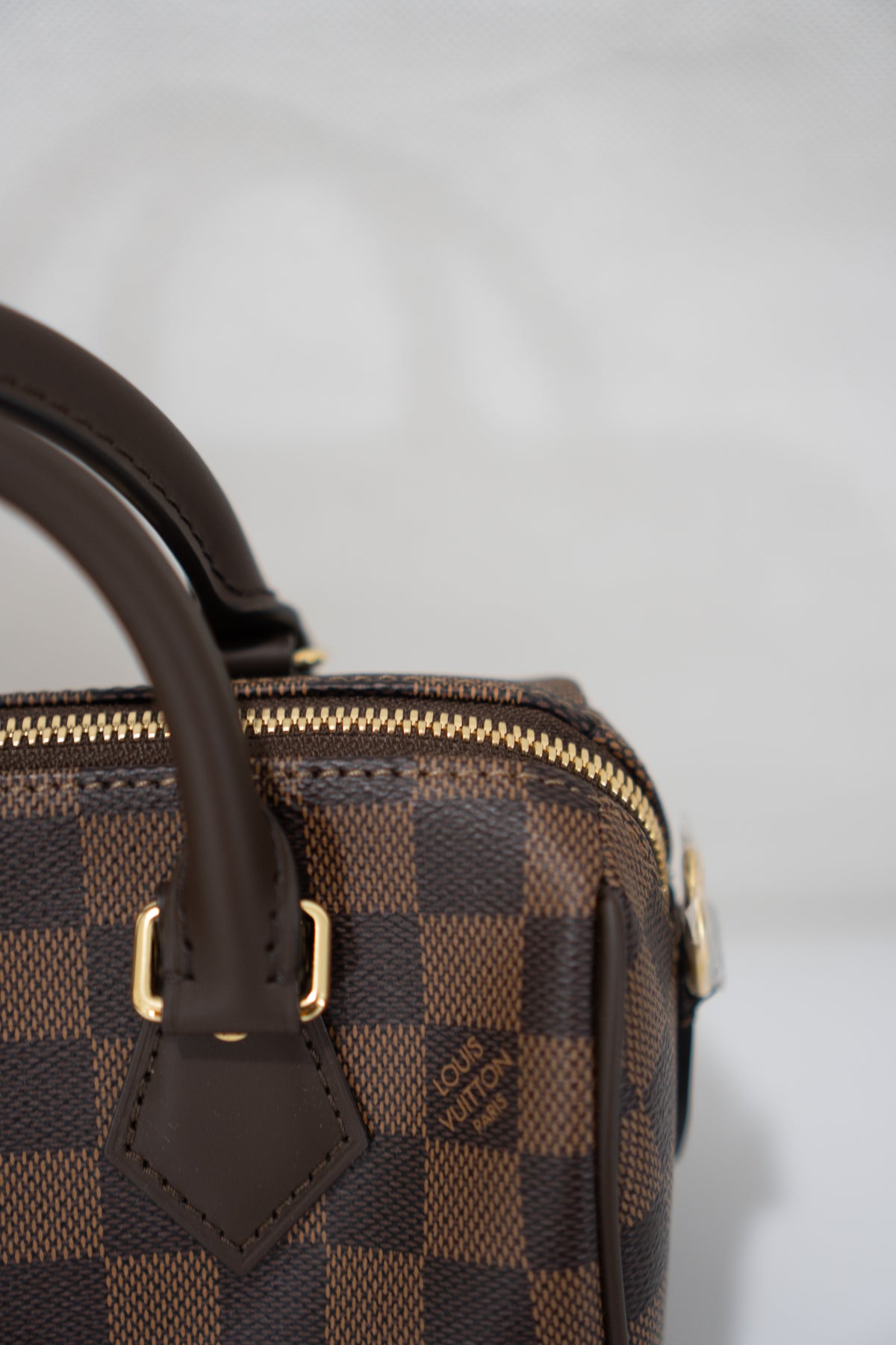 Checkerboard Speedy Bandoulière 20 – Dark Brown Coated Canvas with Gold Hardware