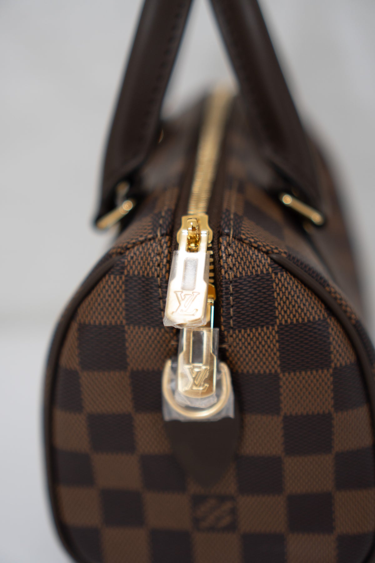 Checkerboard Speedy Bandoulière 20 – Dark Brown Coated Canvas with Gold Hardware