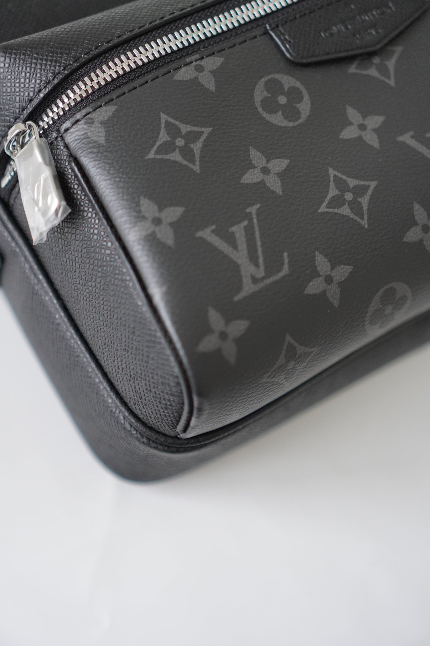 LV Outdoor Messenger