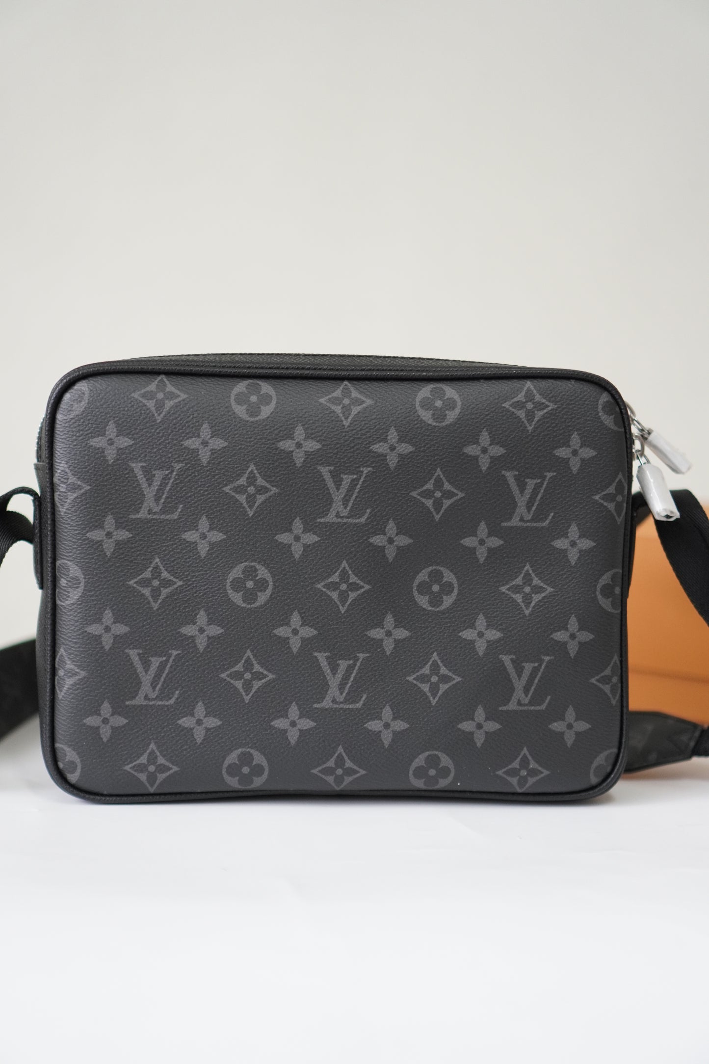 LV Outdoor Messenger