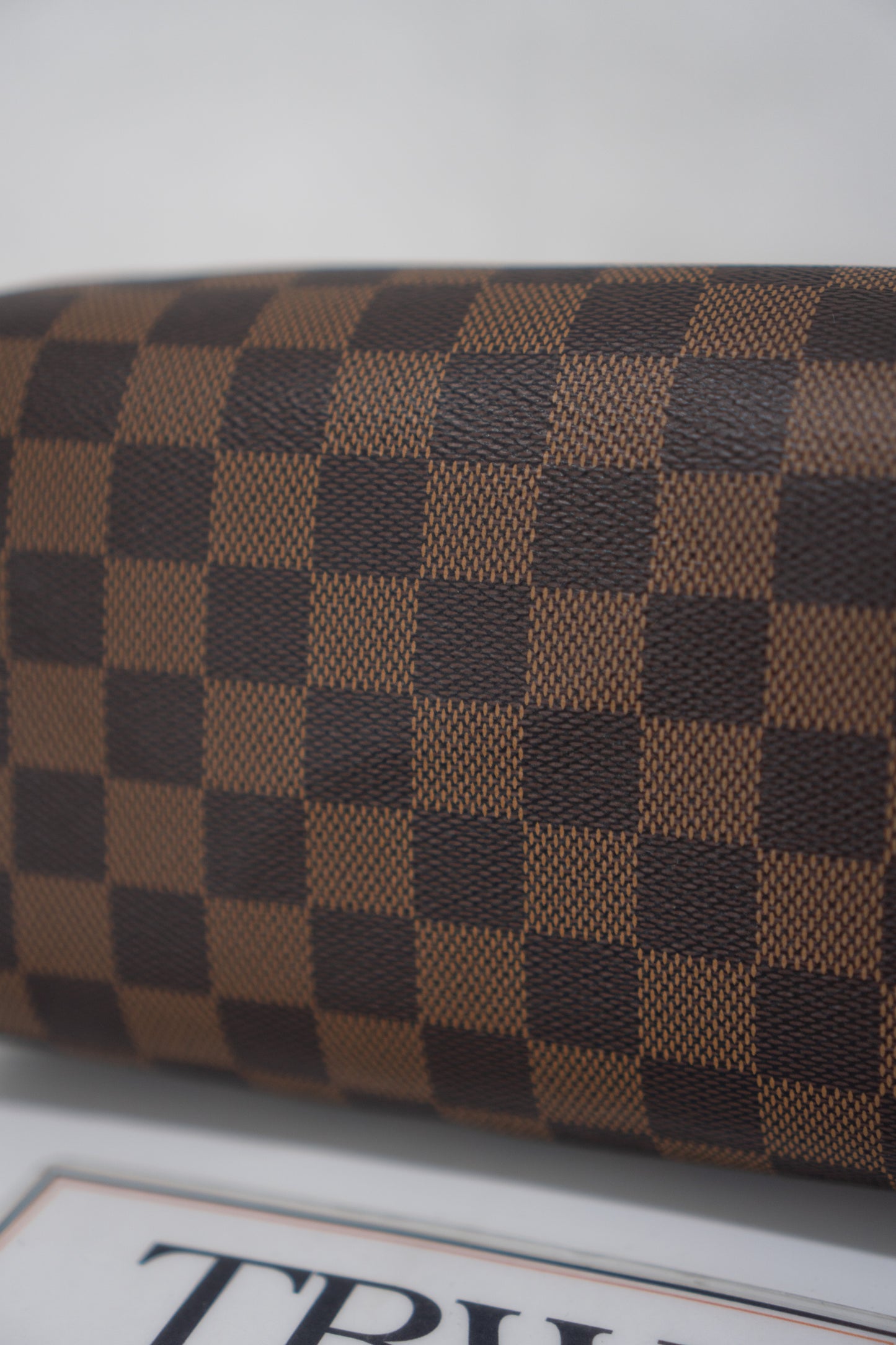 Checkerboard Speedy Bandoulière 20 – Dark Brown Coated Canvas with Gold Hardware