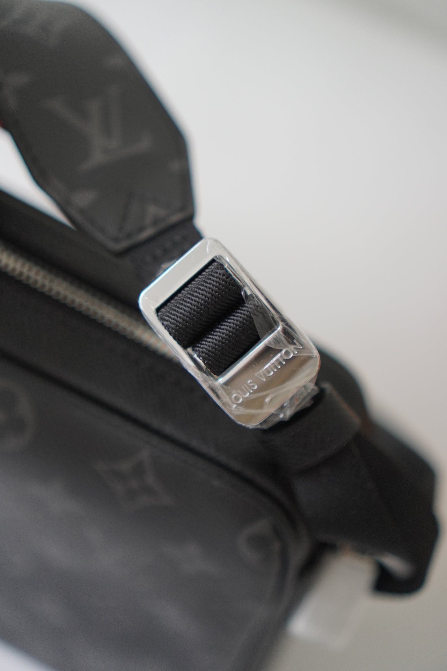 LV Outdoor Messenger