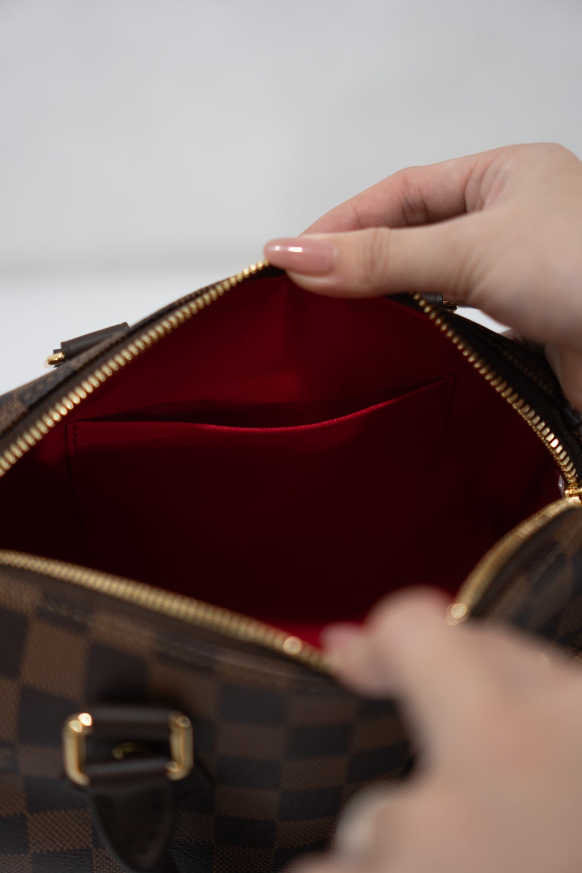 Checkerboard Speedy Bandoulière 20 – Dark Brown Coated Canvas with Gold Hardware