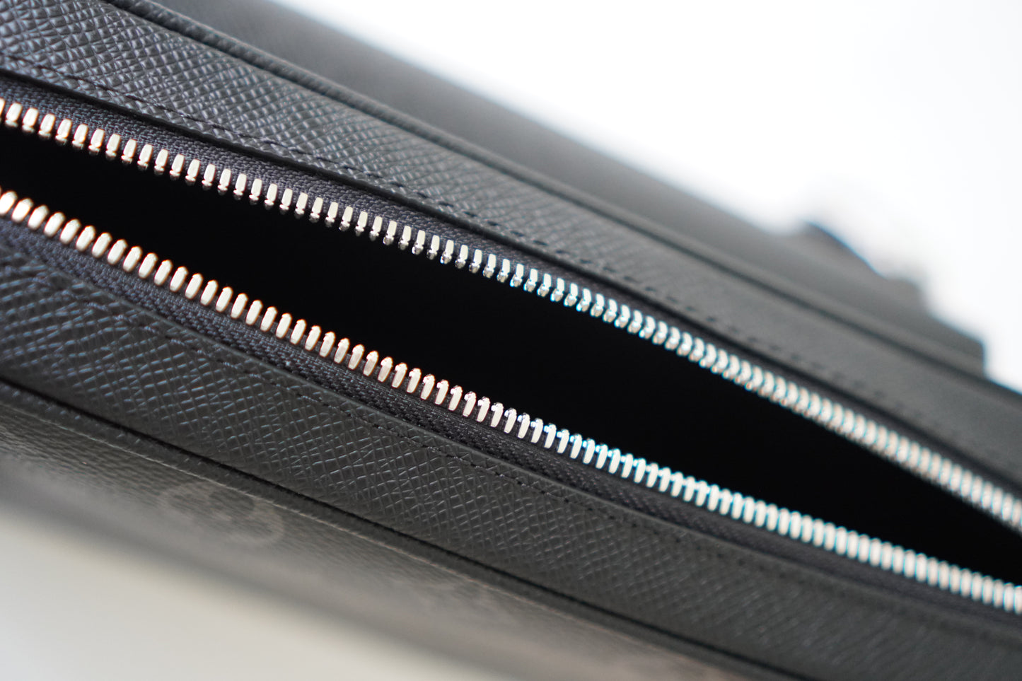 LV Outdoor Messenger