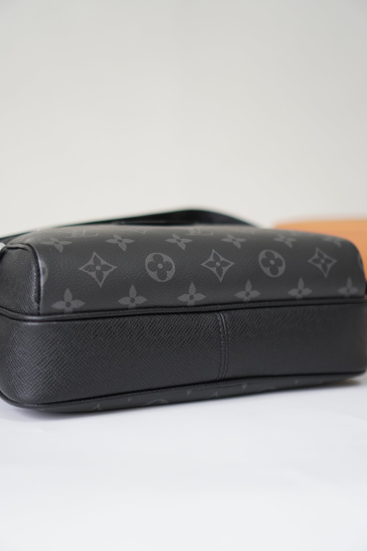 LV Outdoor Messenger