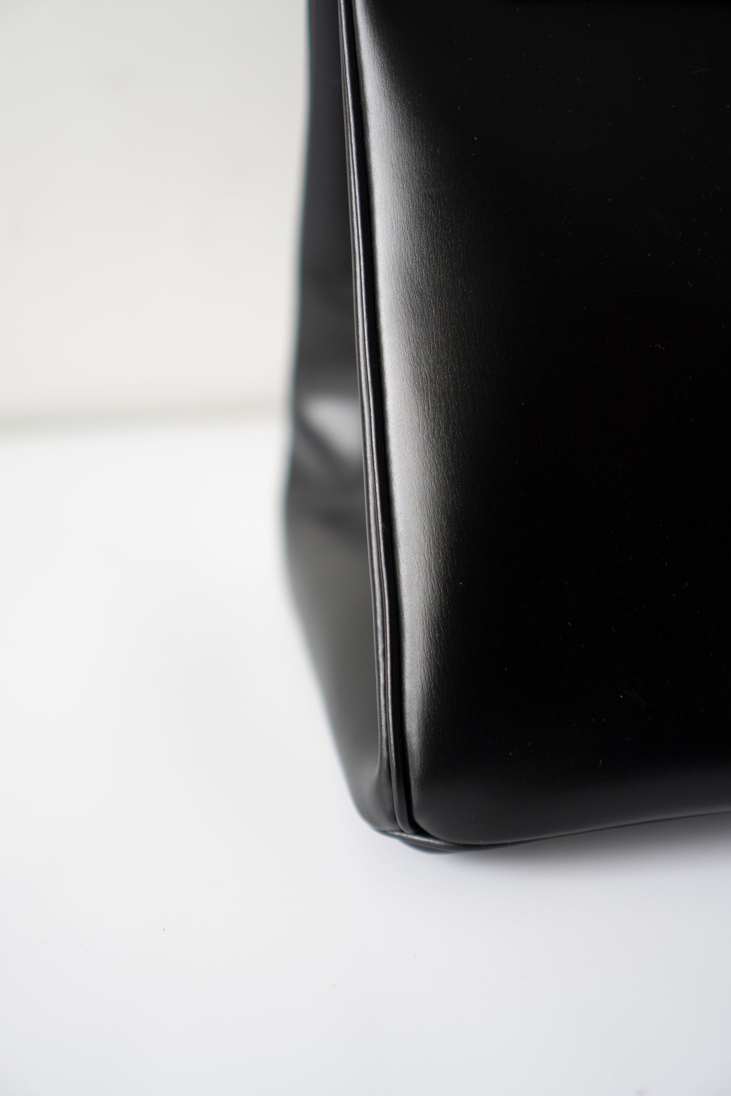 Birkin 40 – Black Box Leather with Gold Hardware