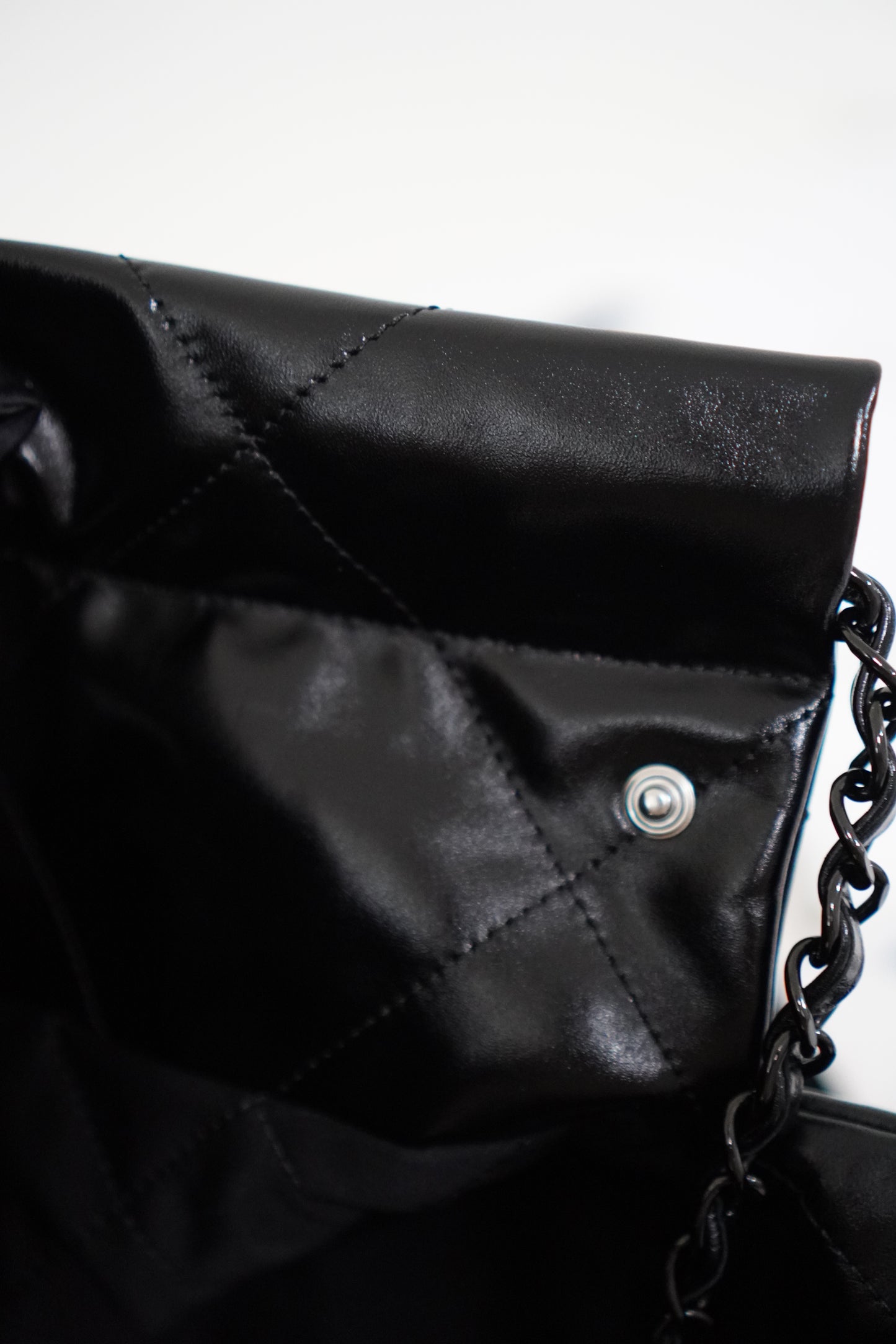 C22 So Black Handbag Small