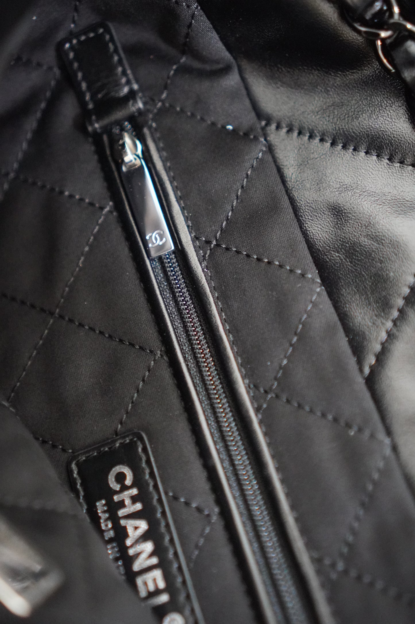 C22 So Black Handbag Small