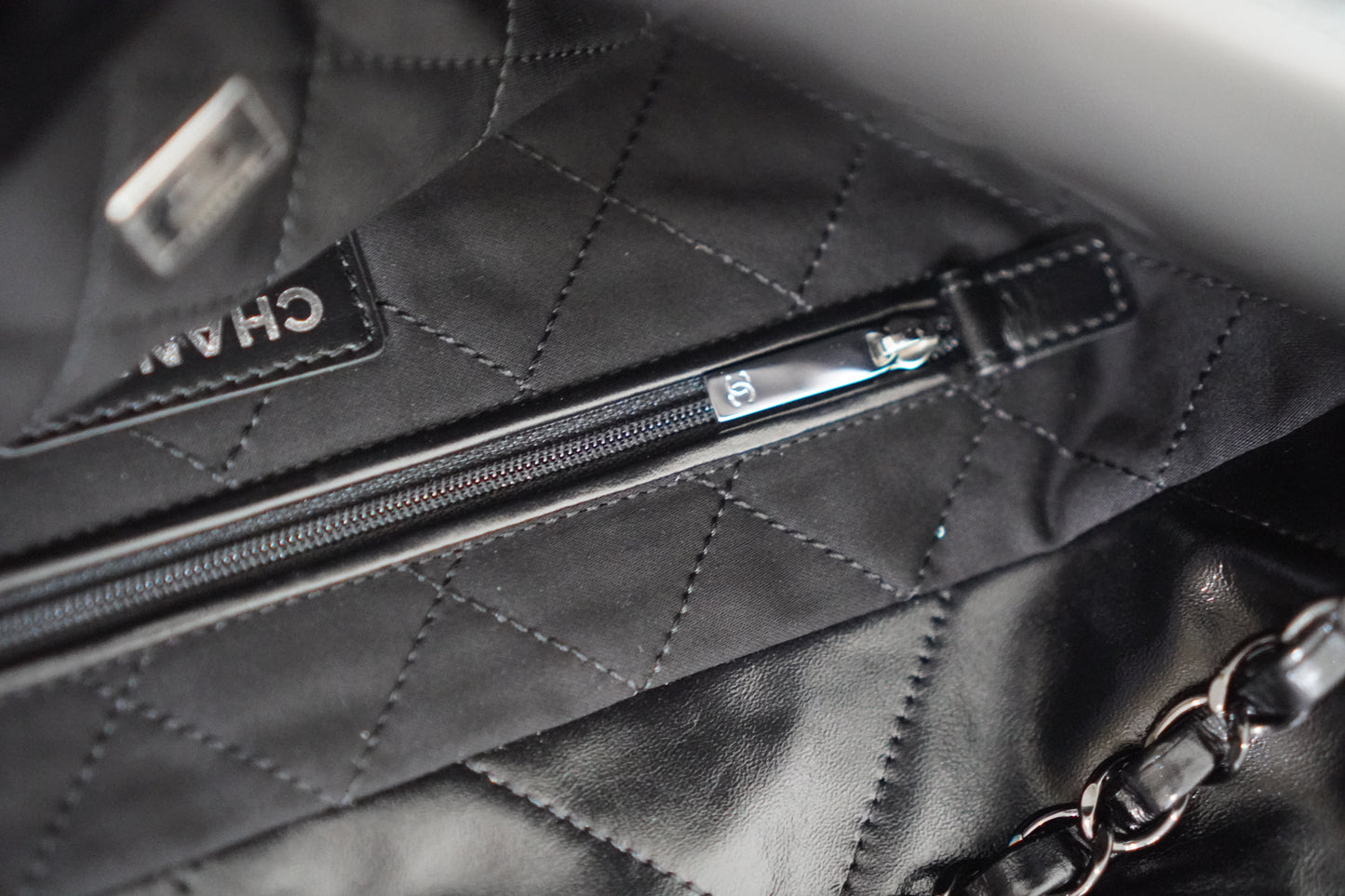 C22 So Black Handbag Small