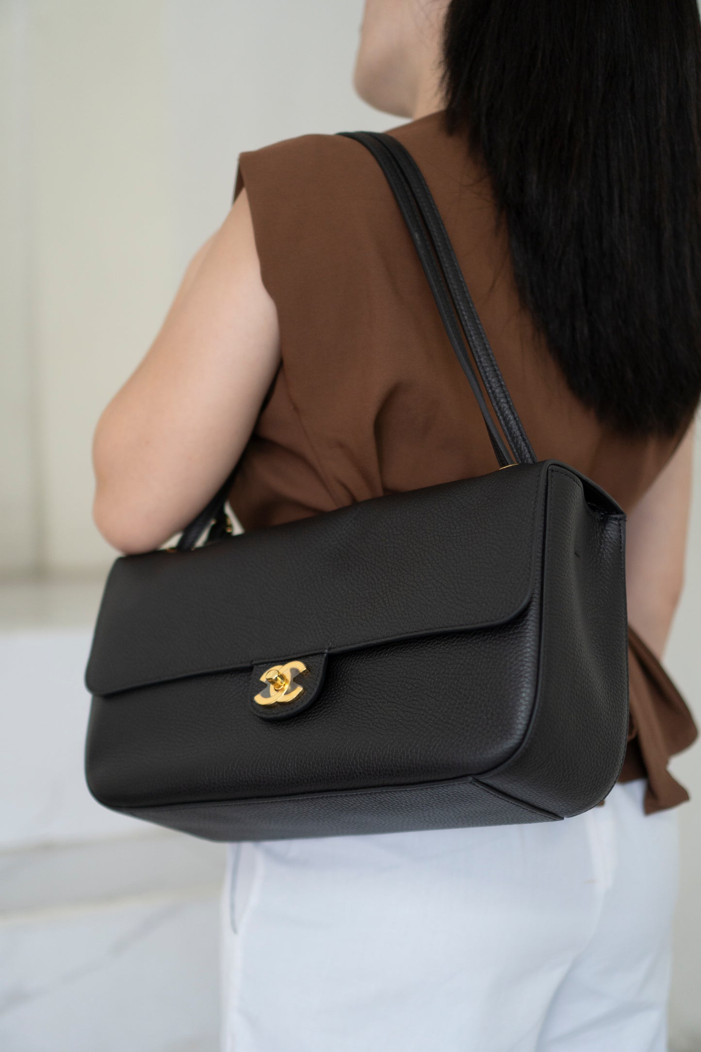 26S Souplissimo Jumbo Flap – Black Grained Calfskin with Gold Hardware