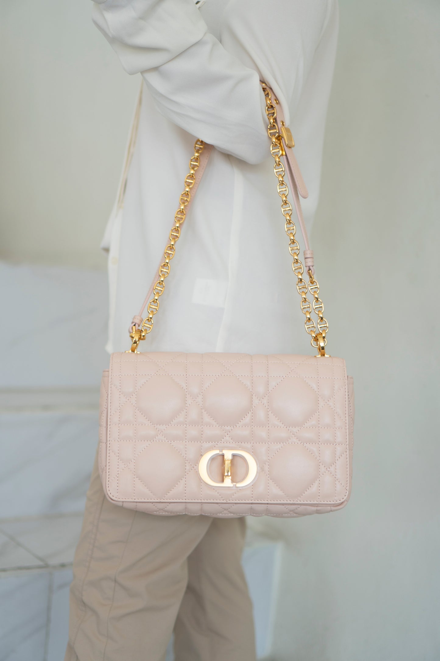 Caro Medium – Powder Beige Lambskin with Gold Hardware