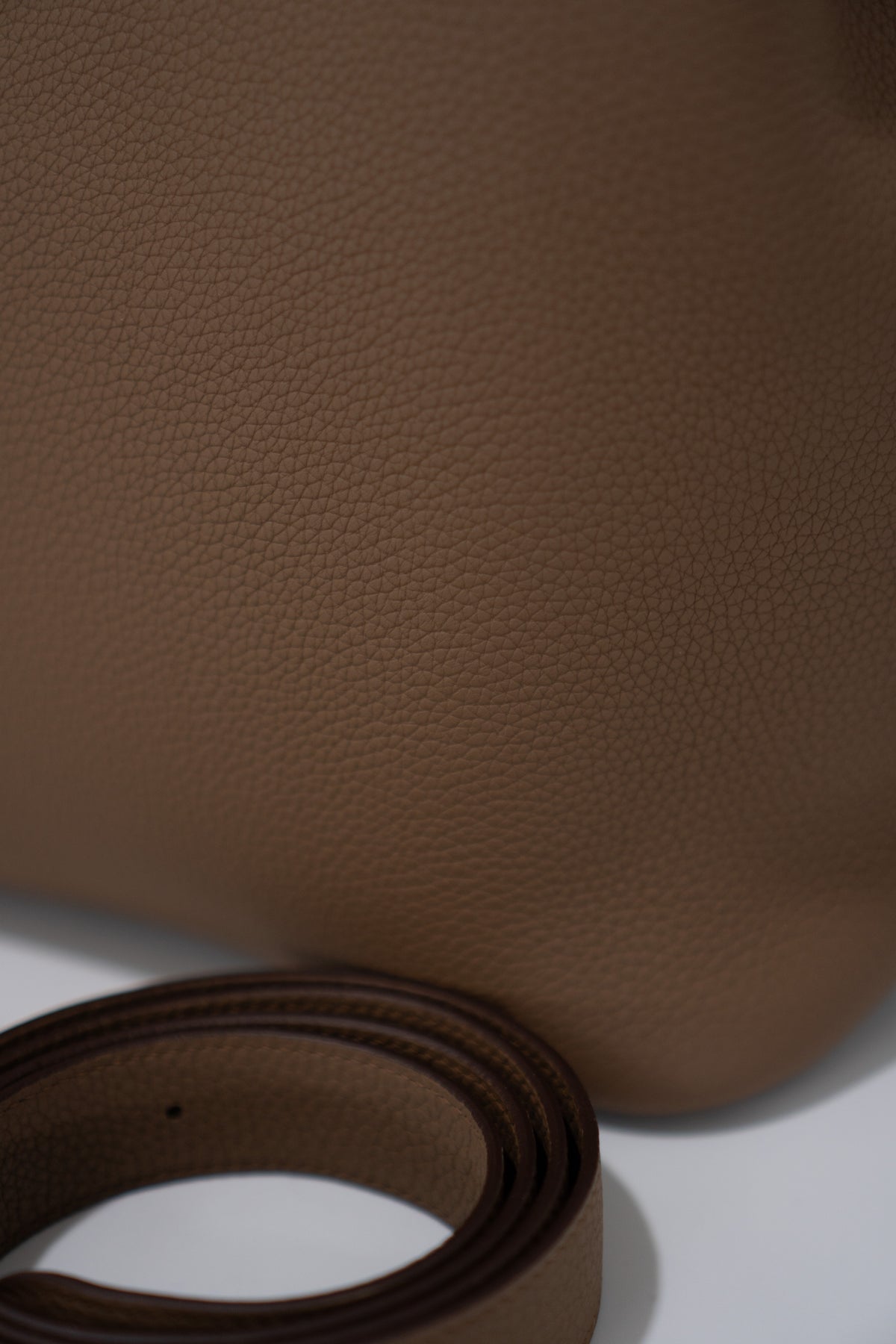 So Kelly 26 – Beige Weimar Clemence Leather with Palladium Hardware
