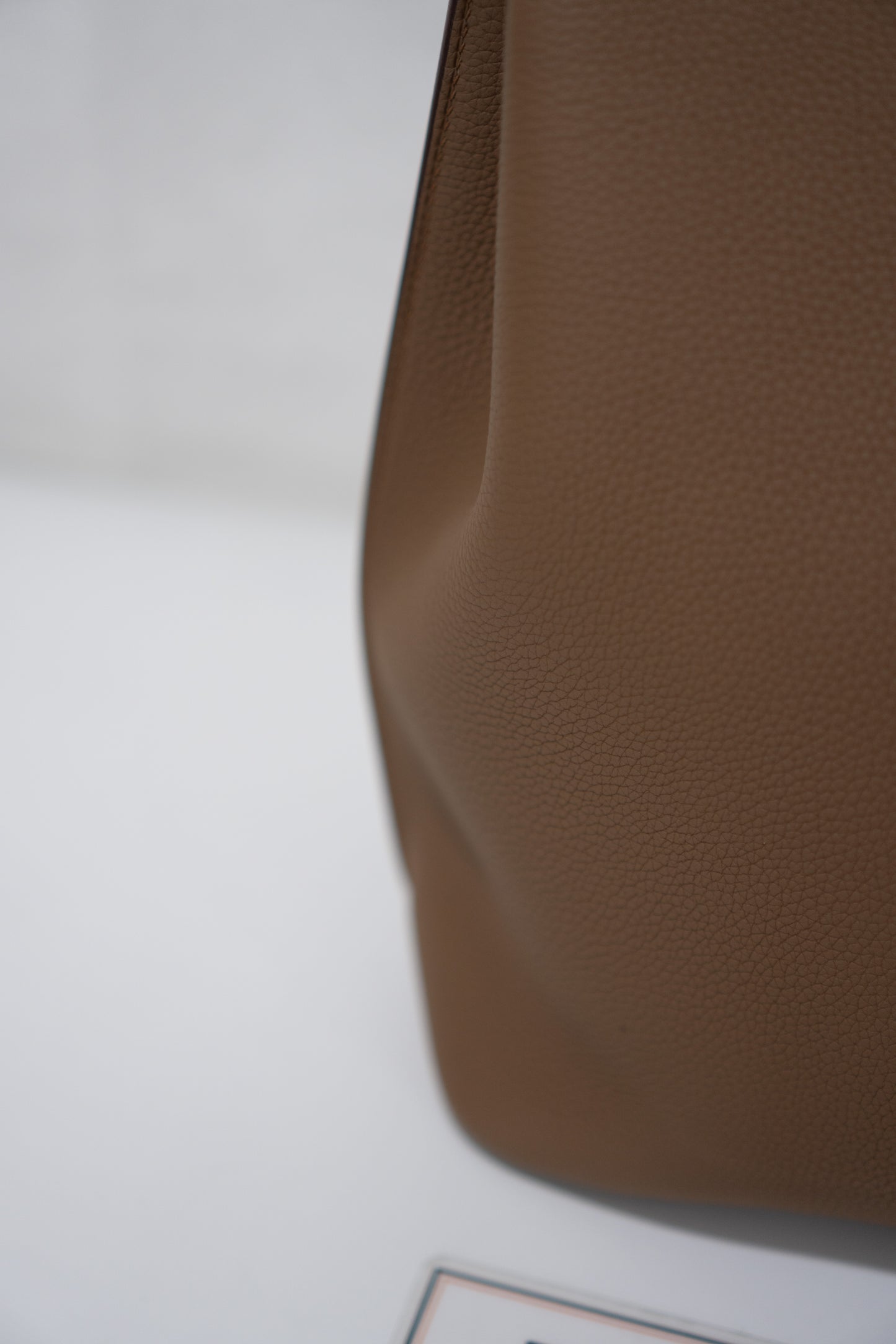 So Kelly 26 – Beige Weimar Clemence Leather with Palladium Hardware