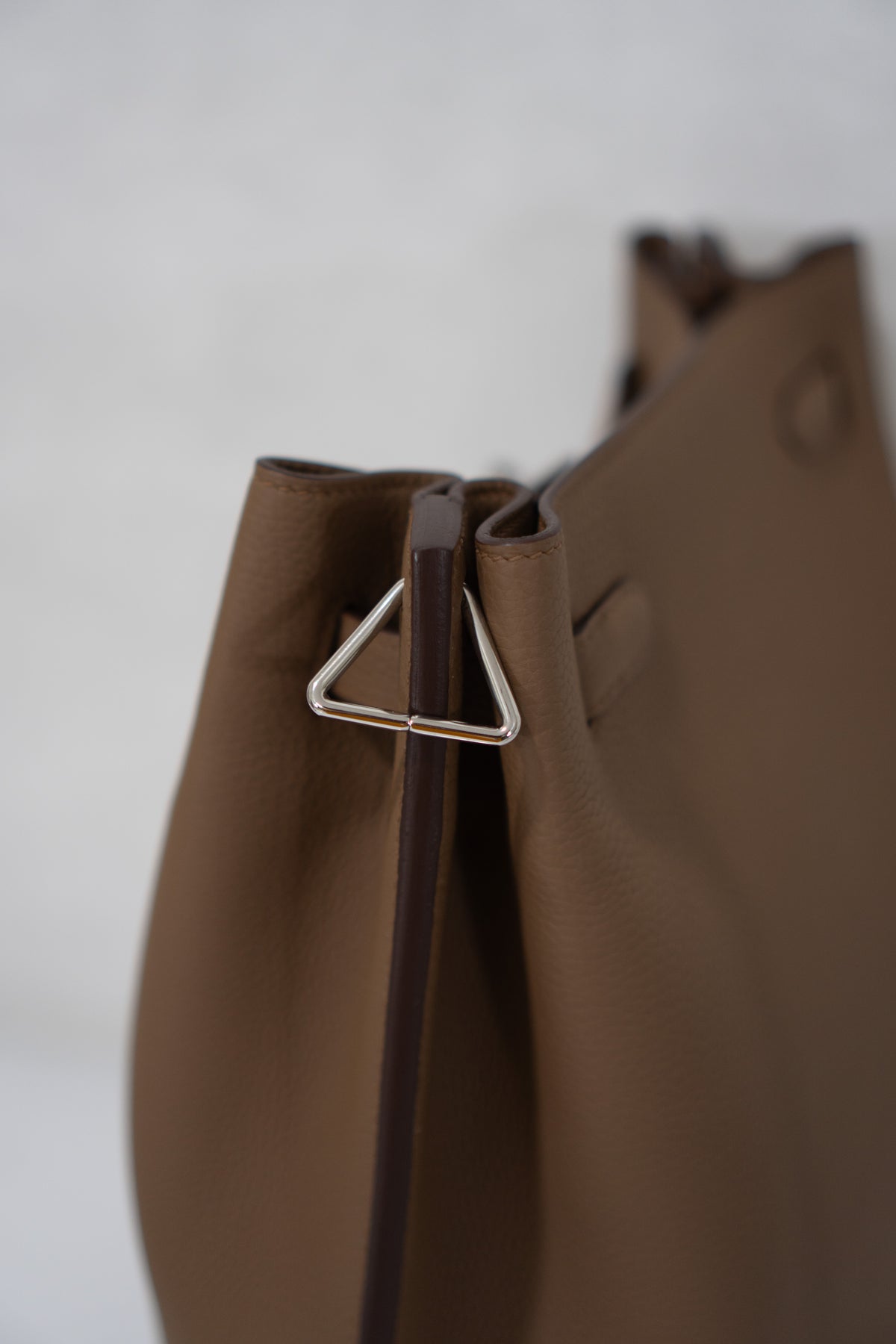 So Kelly 26 – Beige Weimar Clemence Leather with Palladium Hardware