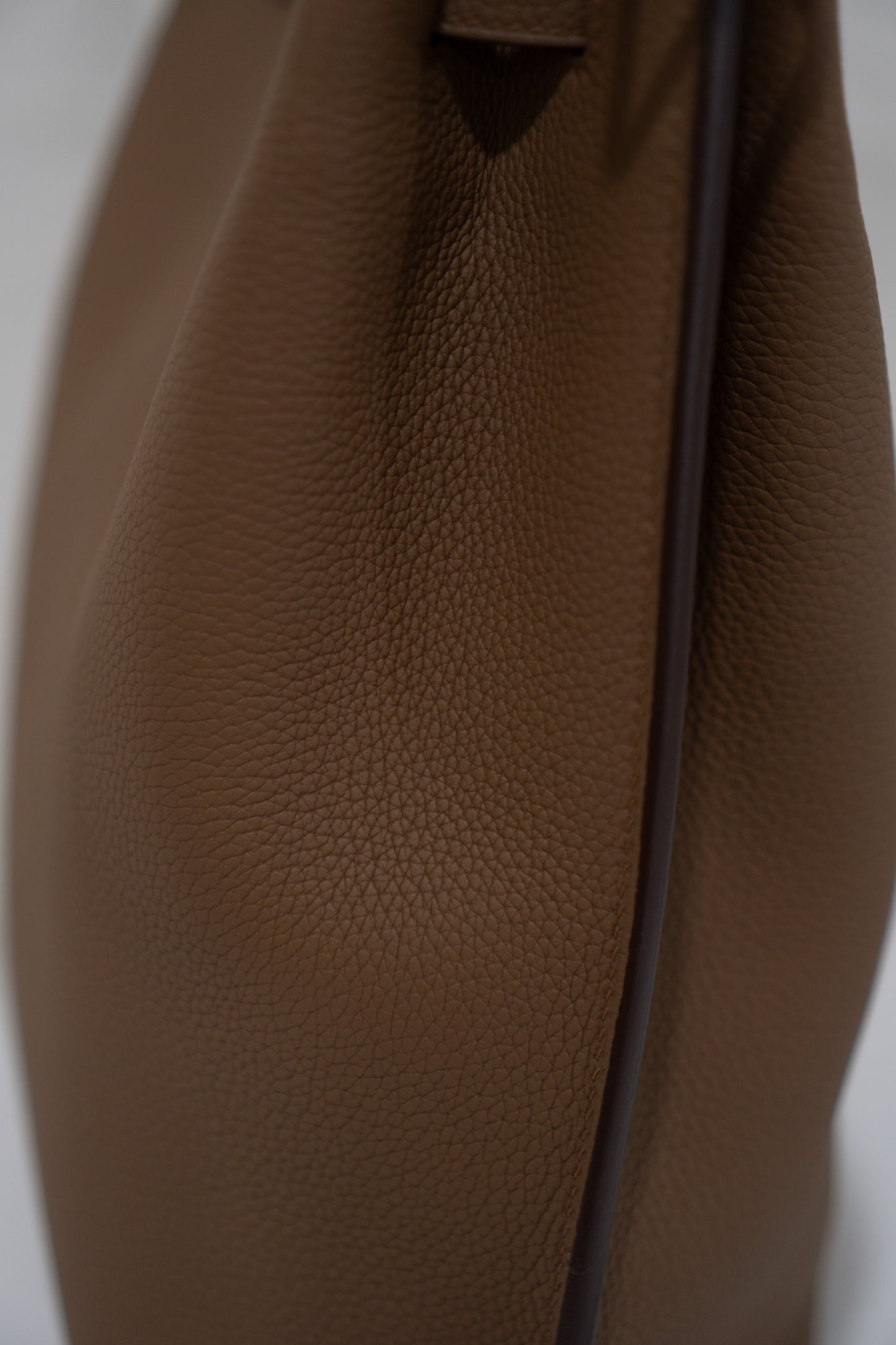 So Kelly 26 – Beige Weimar Clemence Leather with Palladium Hardware