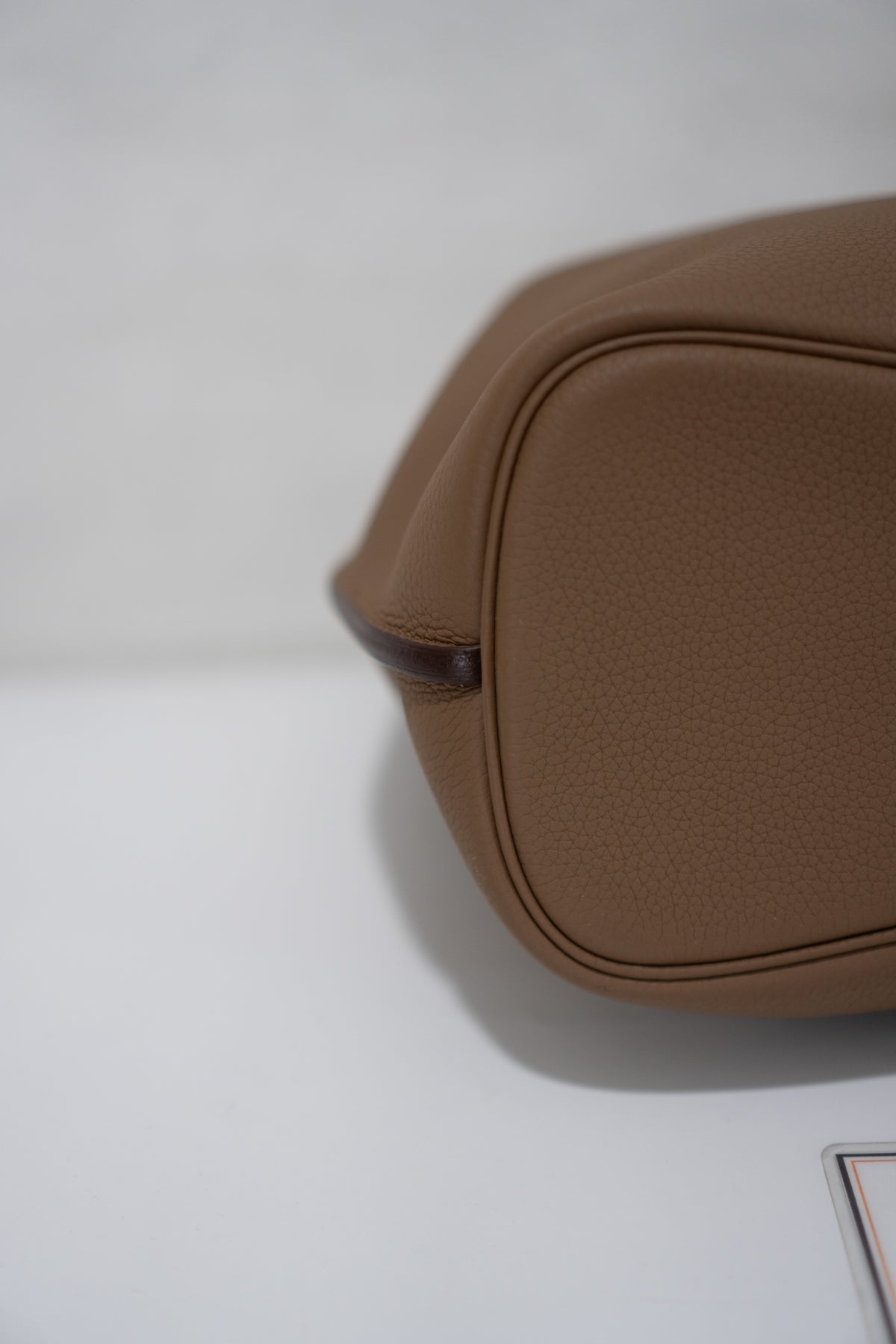 So Kelly 26 – Beige Weimar Clemence Leather with Palladium Hardware