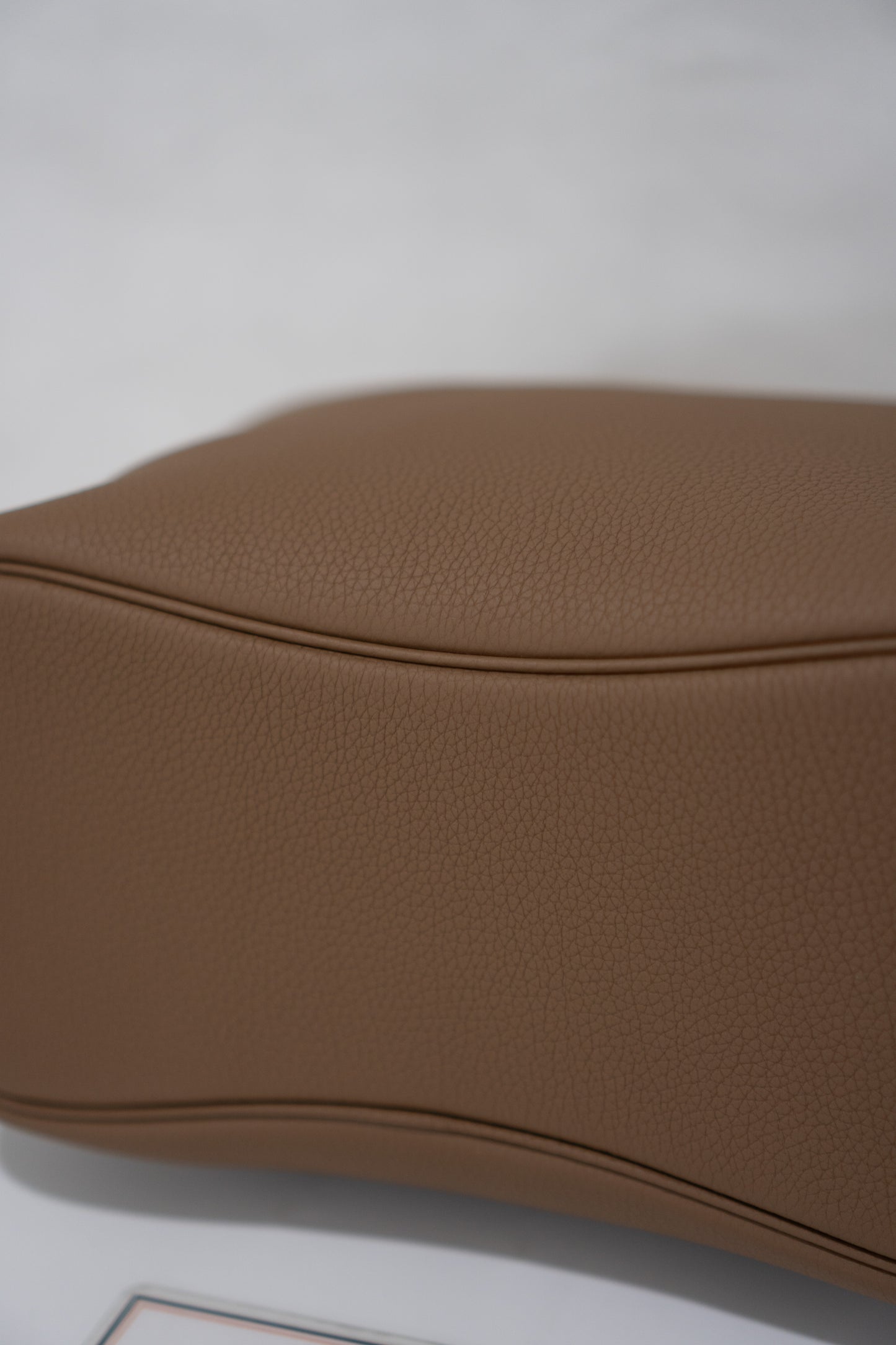 So Kelly 26 – Beige Weimar Clemence Leather with Palladium Hardware