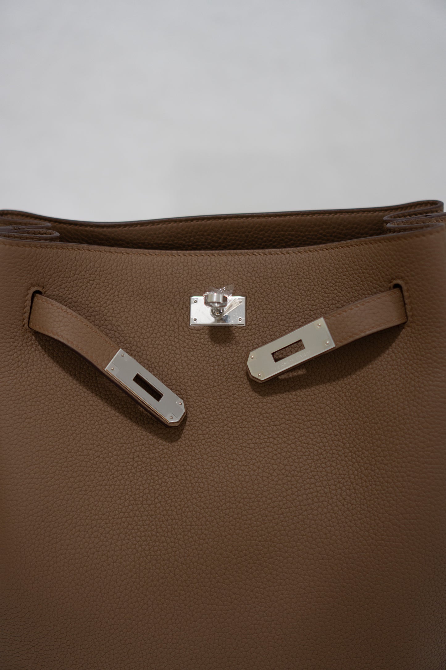 So Kelly 26 – Beige Weimar Clemence Leather with Palladium Hardware