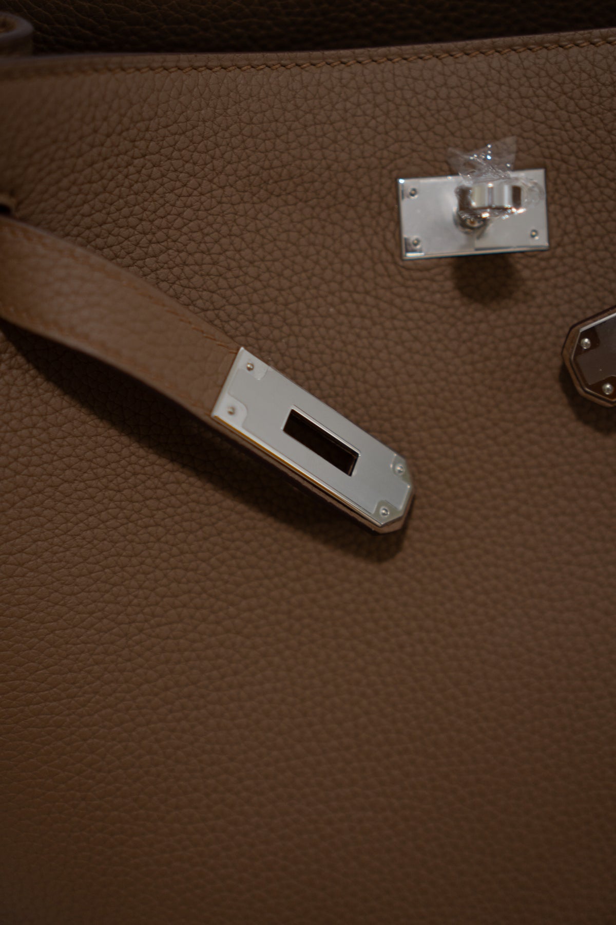 So Kelly 26 – Beige Weimar Clemence Leather with Palladium Hardware